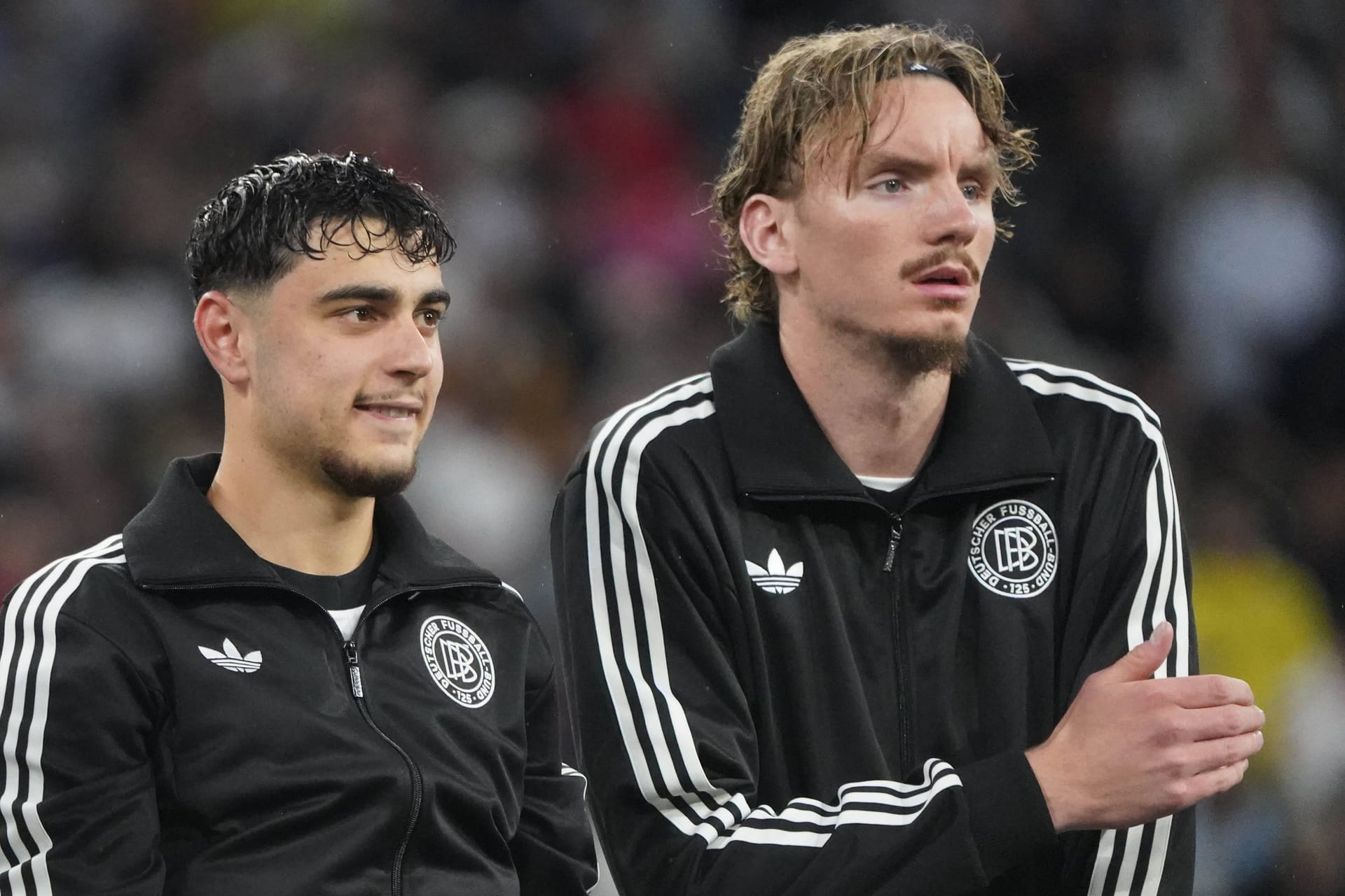 Aleksandar Pavlović (l.) und Nick Woltemade: Die beiden Nationalspieler pflegen offenbar eine gute Freundschaft.