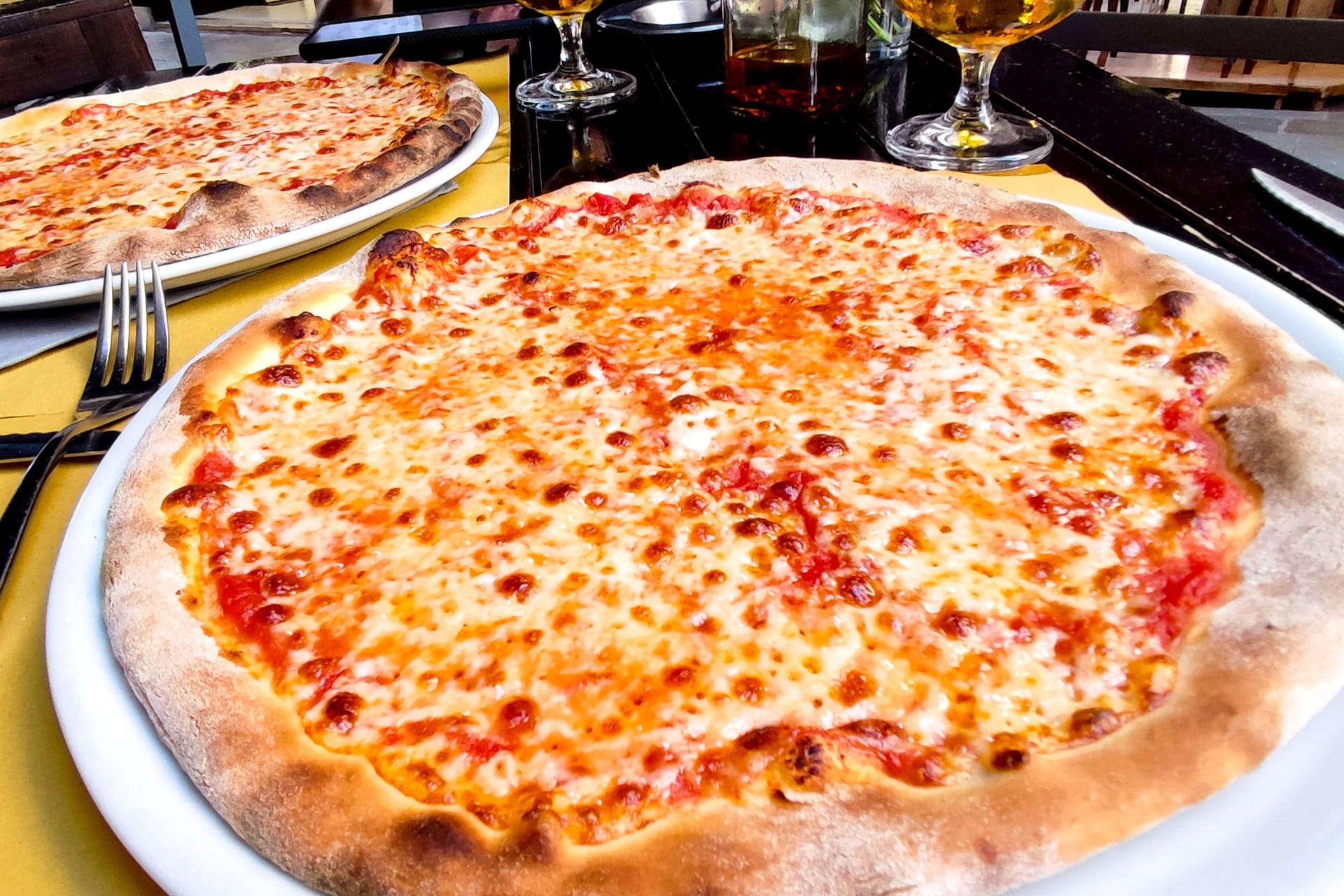 Pizza in einem Restaurant (Symbolbild): Das Braunschweiger Lokal "Bottega Ceccarelli" wurde europaweit ausgezeichnet.
