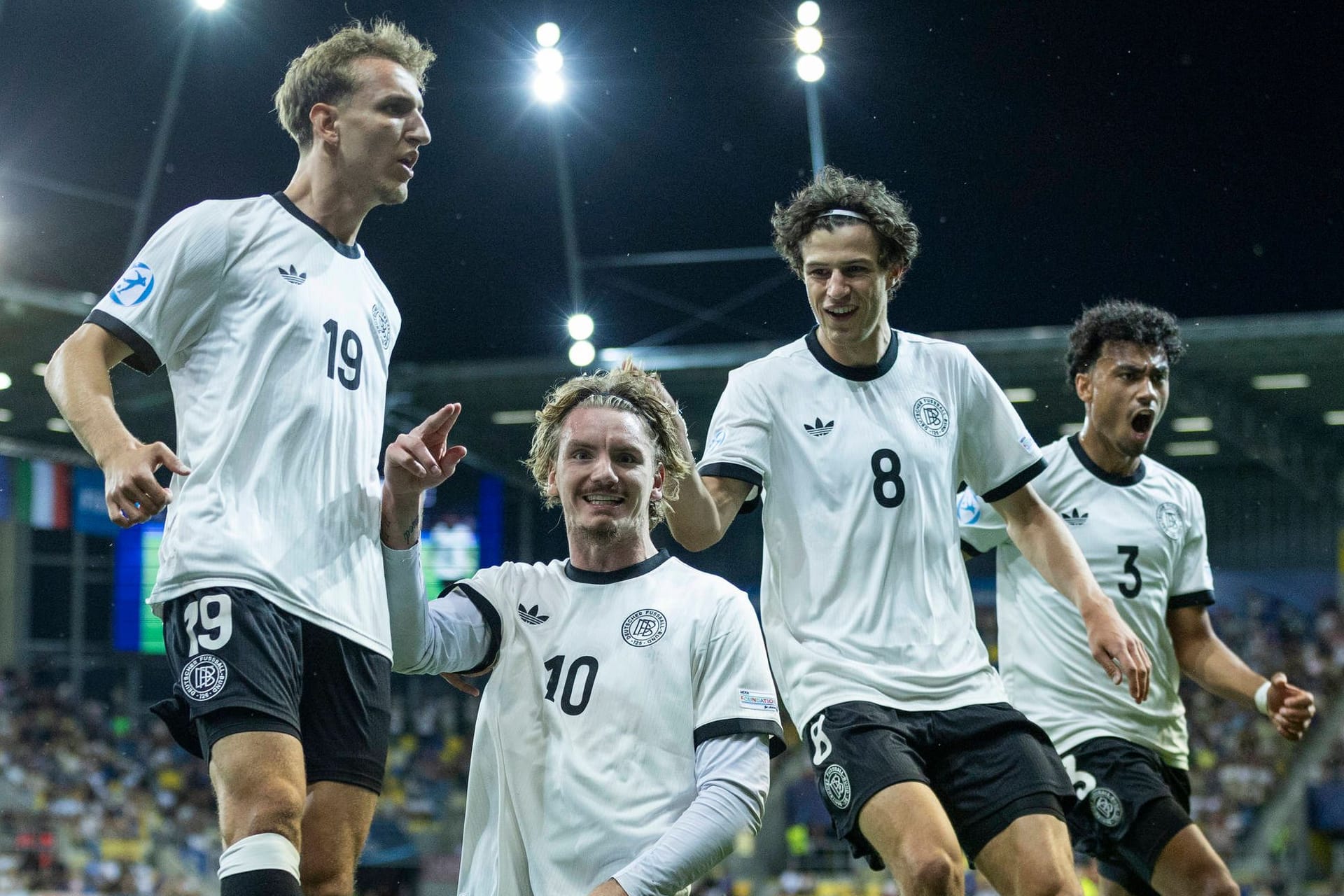 Deutschlands Spieler feiern ein Tor gegen Italien: Im Halbfinale wartet die nächste Topnation.