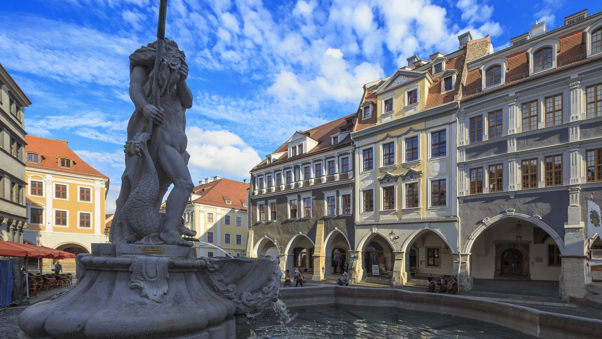 Der Neptunbrunnen auf dem historischen Untermarkt in Görlitz: Heute wird die Stadt oft als das flächengrößte zusammenhängende Denkmalgebiet Deutschlands bezeichnet.