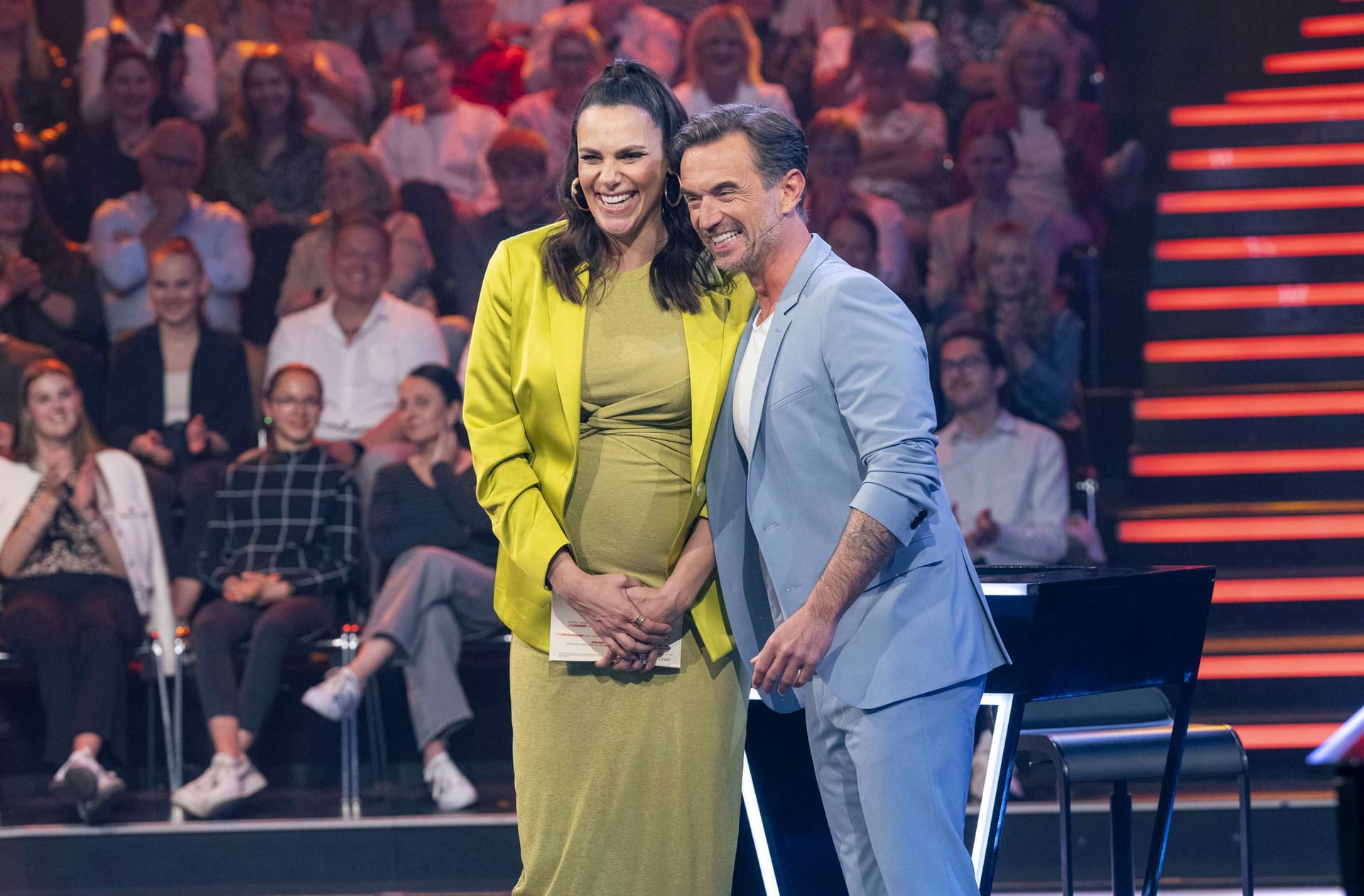 Esther Sedlaczek und Florian Silbereisen: Die Moderatorin verabschiedet sich in die Babypause und wird von dem "Traumschiff"-Star vertreten.