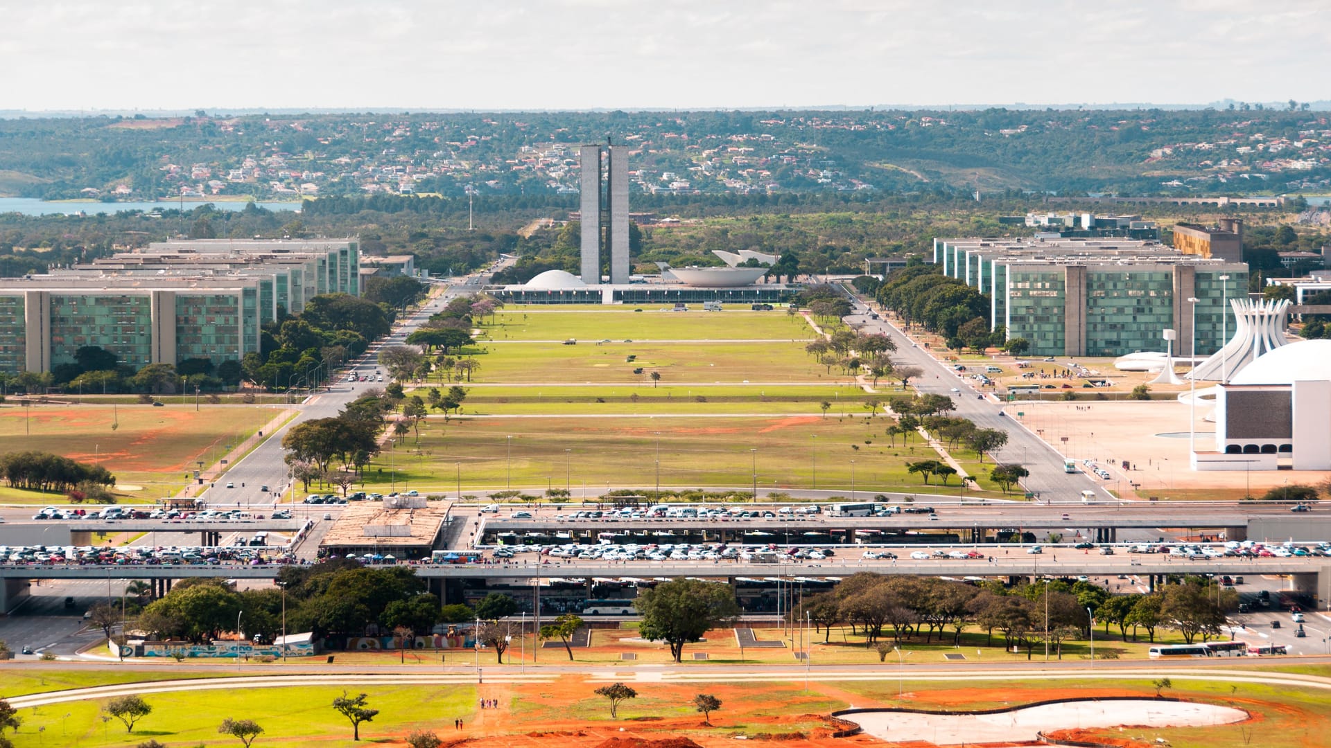 Rekordmaß auf Asphalt: Mit 250 Metern Breite ist Eixo Monumental die breiteste der Welt.