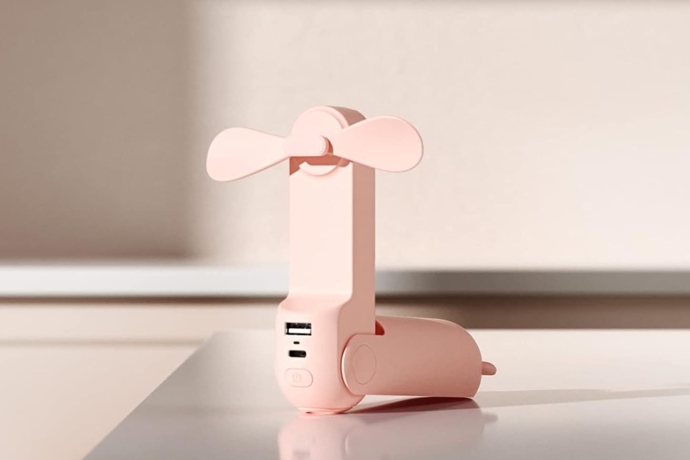 Ventilator für die Tasche: Mit diesem Modell sind Sie im Sommer gut ausgestattet.