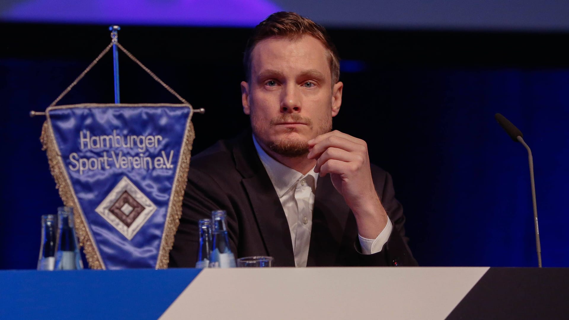 HSV-Präsident Marcell Jansen auf einer Mitgliederversammlung (Archivbild): Der Bundesliga-Aufsteiger wählt heute einen Nachfolger für den Ex-Nationalspieler. HSV-Präsident Marcell Jansen auf einer Mitgliederversammlung (Archivbild): Der Bundesliga-Aufsteiger wählt heute einen Nachfolger für den Ex-Nationalspieler.