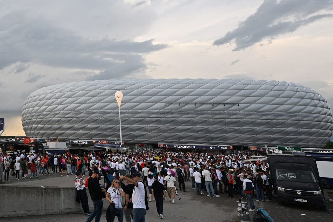Unwetter drohen: Die Allianz Arena in München am Mittwochabend.
