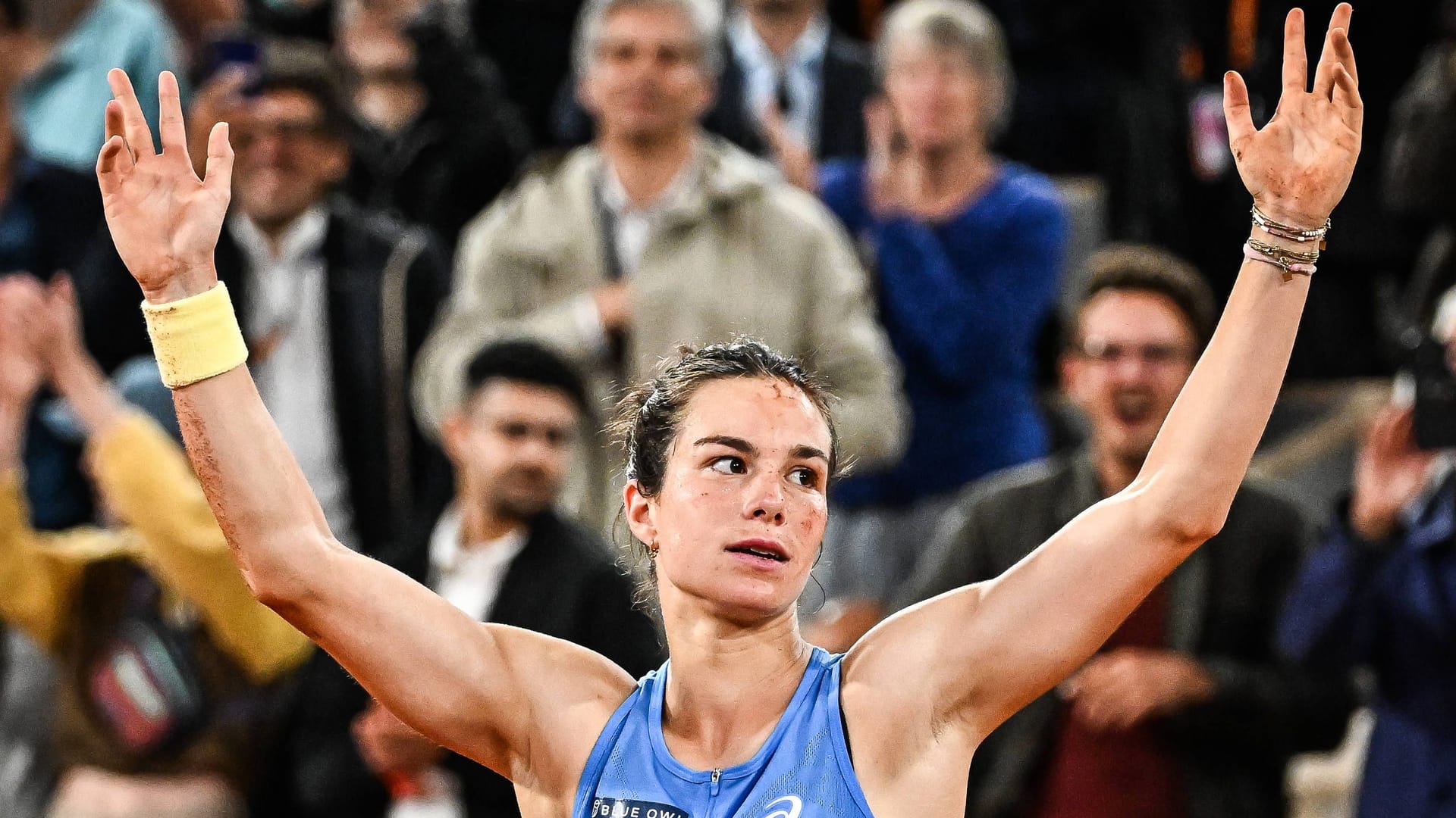 Loïs Boisson nach ihrem Sieg im Viertelfinale: Die Französin begeistert bei den French Open.