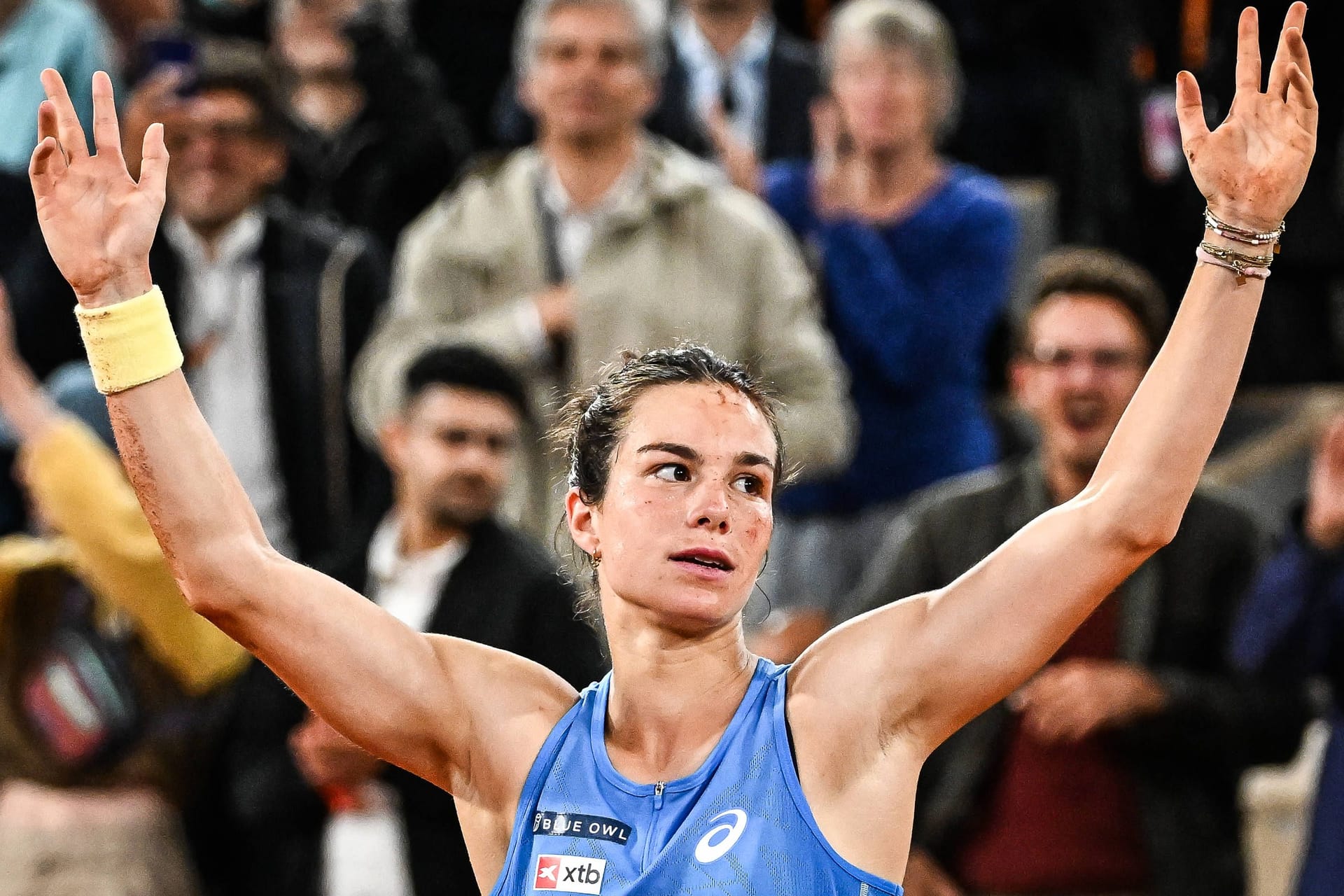 Loïs Boisson nach ihrem Sieg im Viertelfinale: Die Französin begeistert bei den French Open.