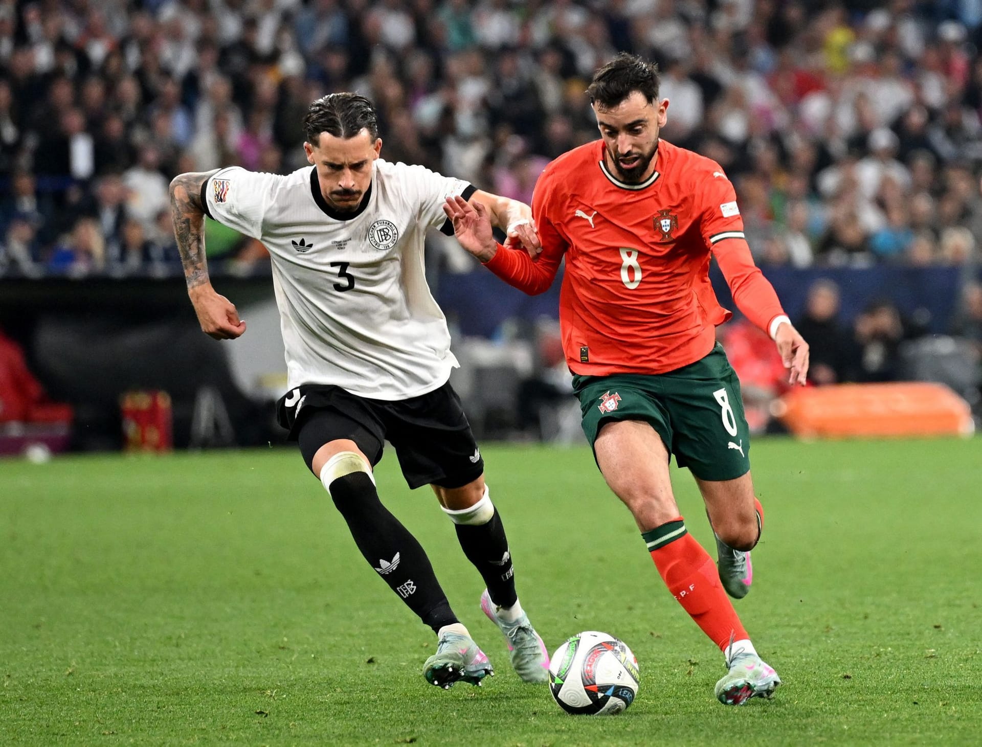 Robin Koch: Brachte Tah mit seinem ungenauen Pass in Bedrängnis (9.). In der Defensive machte er es ordentlich. Starke Rettungsaktion (33.). War noch der beste Abwehrspieler. Note 3 Robin Koch: Brachte Tah mit seinem ungenauen Pass in Bedrängnis (9.). In der Defensive machte er es ordentlich. Starke Rettungsaktion (33.). War noch der beste Abwehrspieler. Note 3