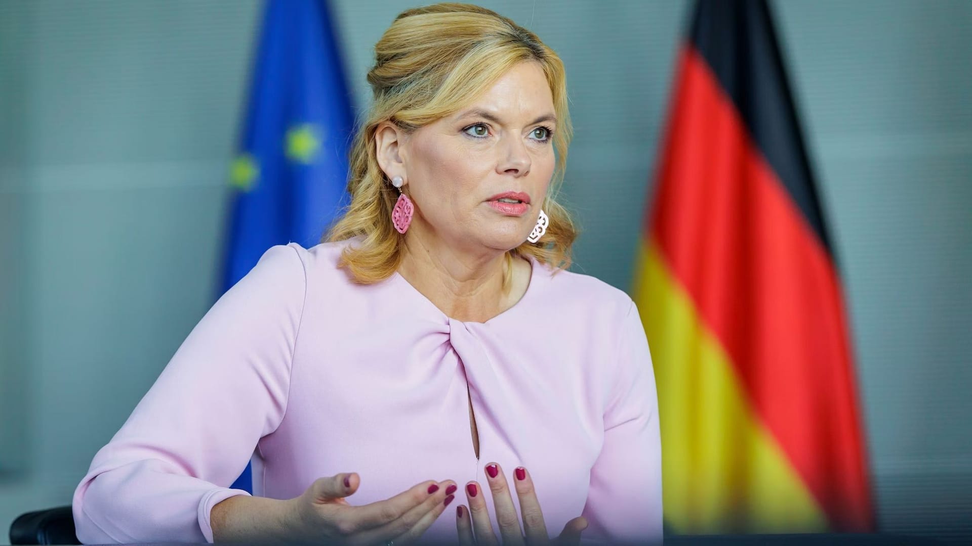 "Anstand bedeutet Respekt vor dem anderen und seinen Ansichten", sagt Julia Klöckner.