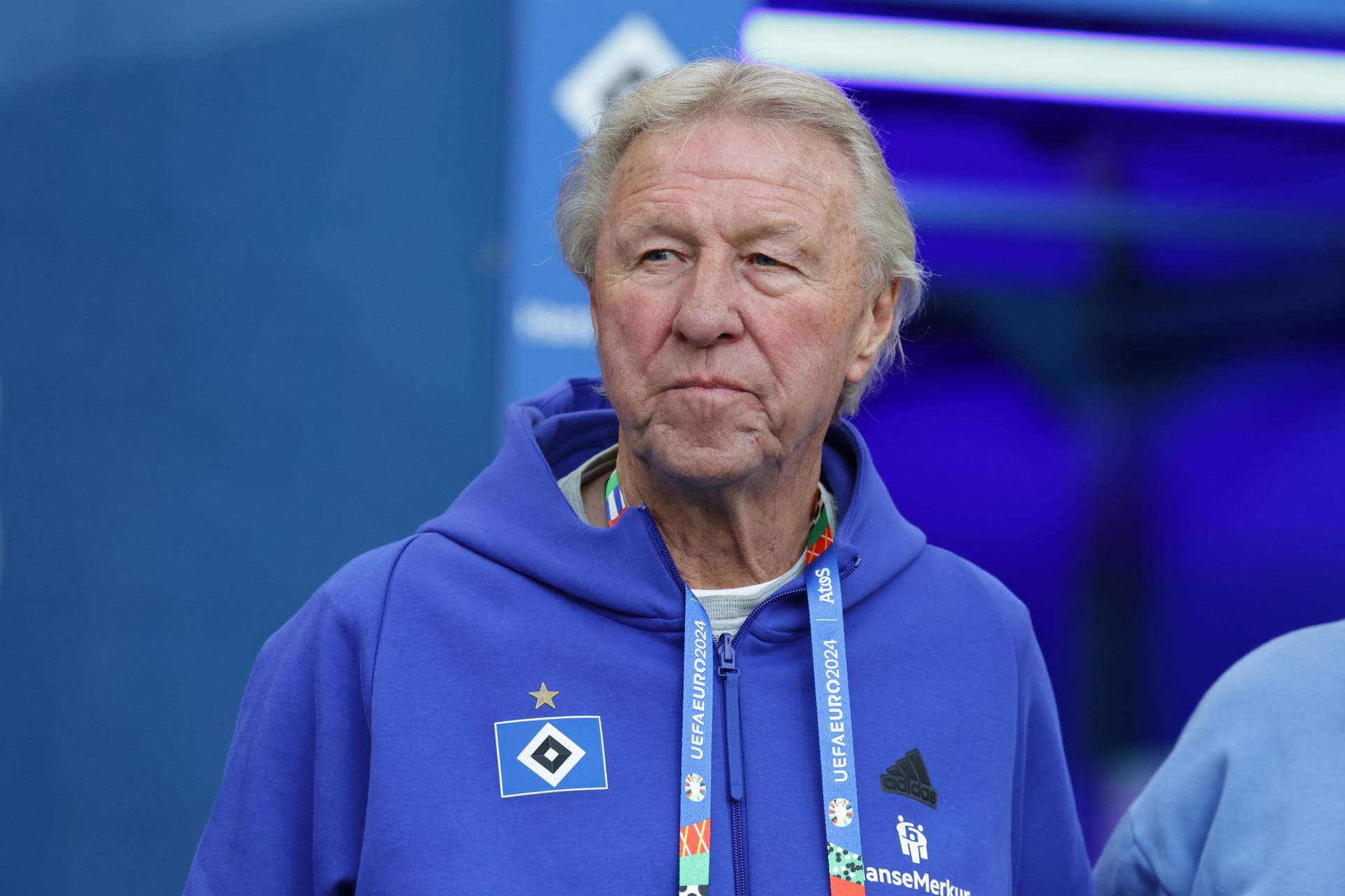 Horst Hrubesch: Der HSV-Nachwuchschef fordert einen konkurrenzfähigen Kader für die Bundesliga.