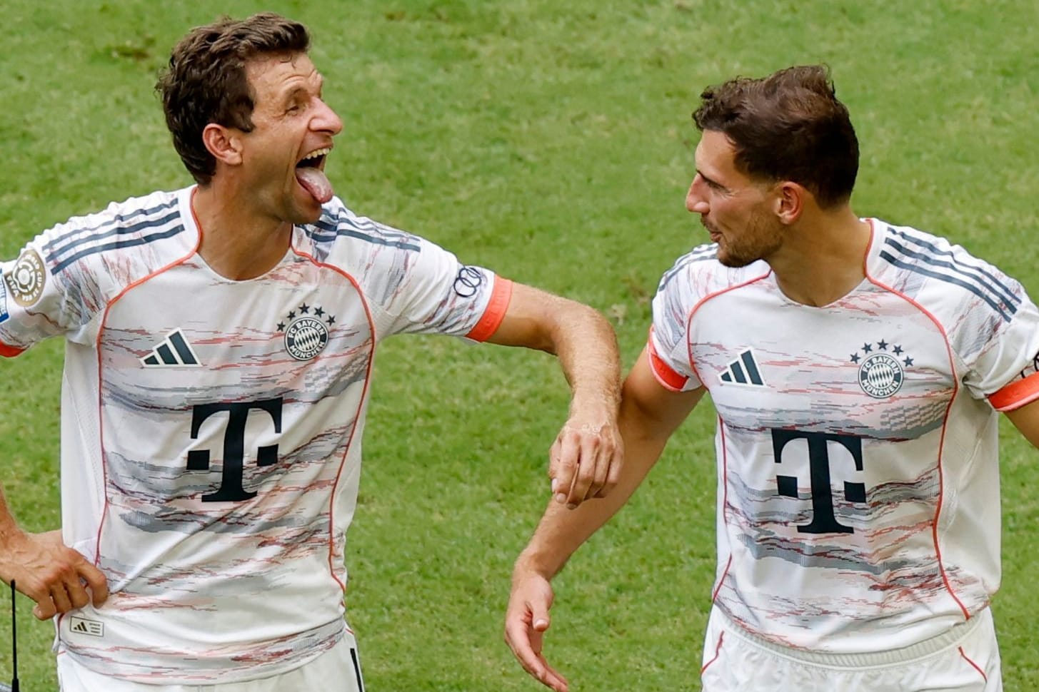Thomas Müller (l.) und Leon Goretzka: Die beiden Bayern-Stars dürfen sich beim Viertelfinale der Klub-WM gegen PSG auf eine besondere Belohnung freuen.
