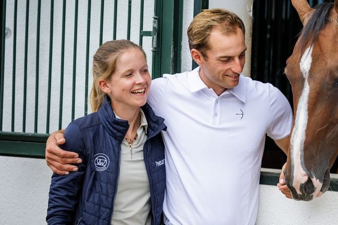 Sophie Hinners (l.) und Richard Vogel: Die beiden sind ein Paar.