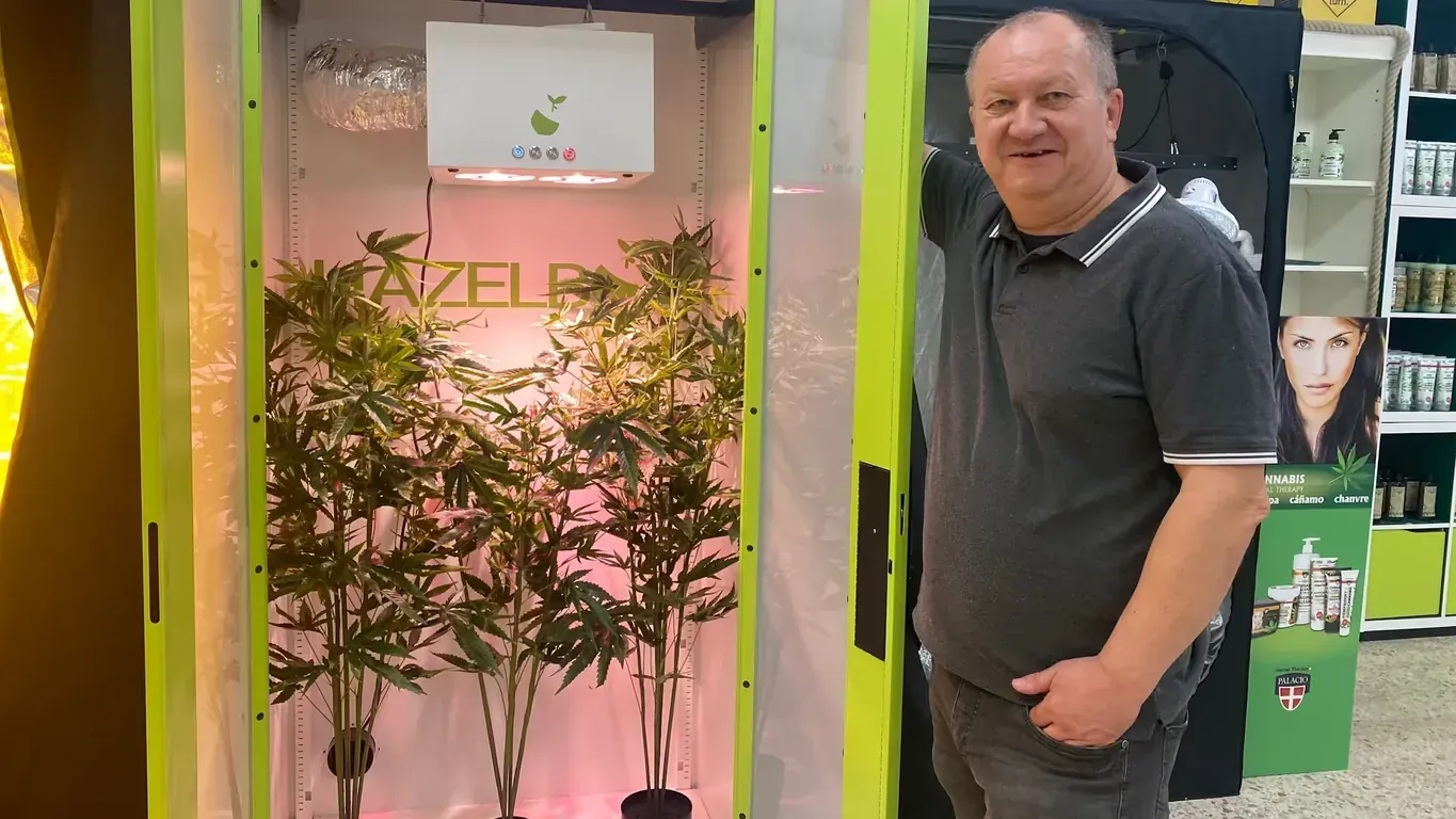 Unternehmer Wenzel Cerveny in seiner "Naturerlebniswelt" in Aschheim: Hier wollte er nicht nur Hanfprodukte verkaufen, sondern auch einen Cannabis-Anbauverein gründen.