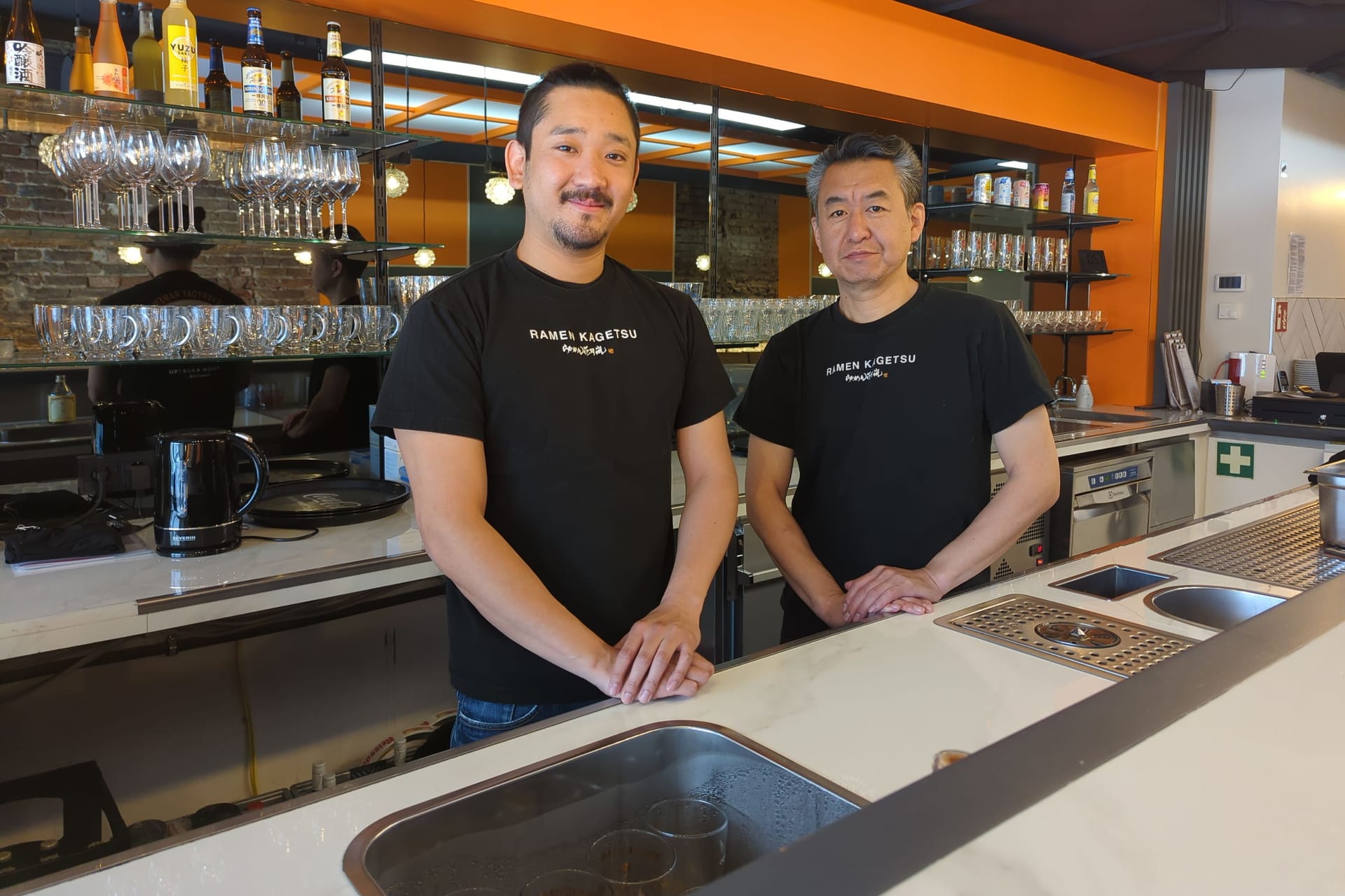Bringen die japanischen Ramen an die Kölner: Masato Mizuma (l.) und Mitarbeiter Sumida. Bringen die japanischen Ramen an die Kölner: Masato Mizuma (l.) und Mitarbeiter Sumida.
