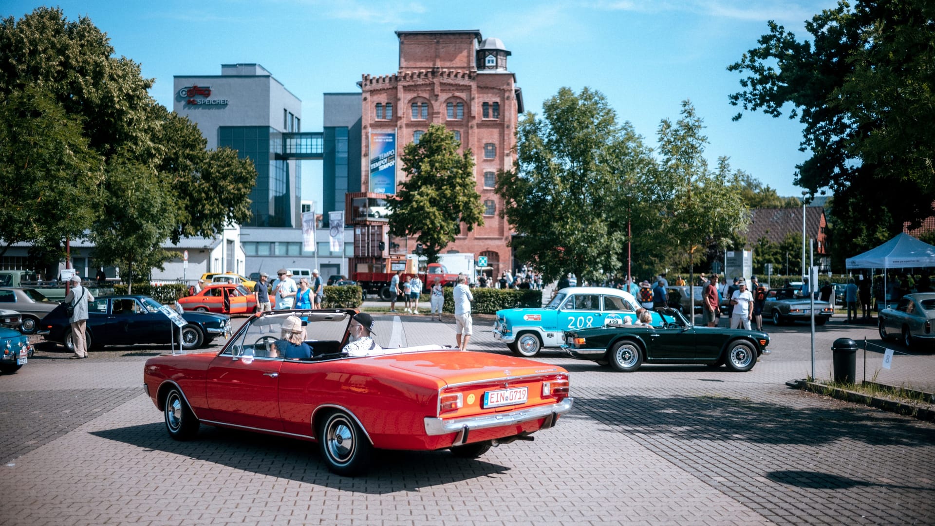 Glänzendes Blech, nostalgischer Charme: Liebhaber alter Autos kommen in Einbeck auf ihre Kosten.