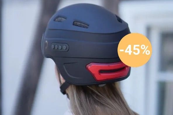 Mit Freisprecher, Licht und Kamera: Dieser Helm schützt Kopf und Konzentration.