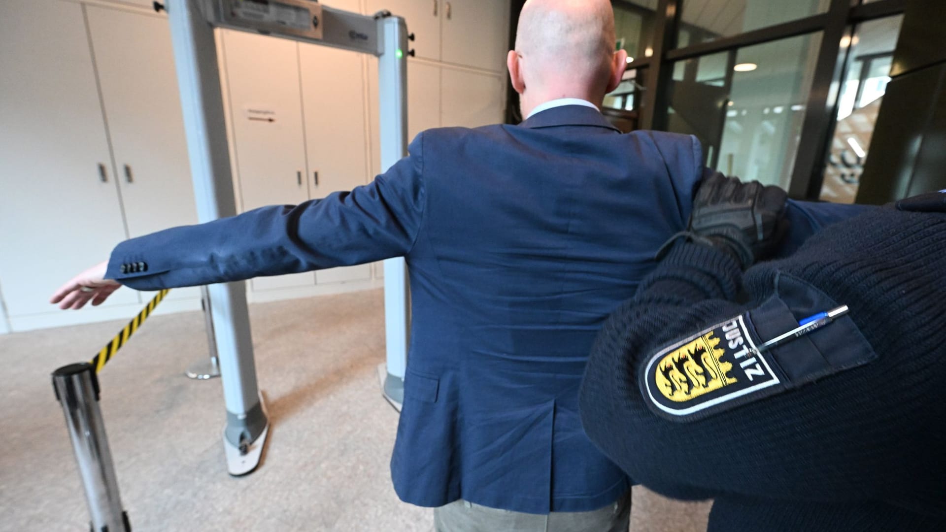Einlasskontrollen im Gericht Einlasskontrollen im Gericht