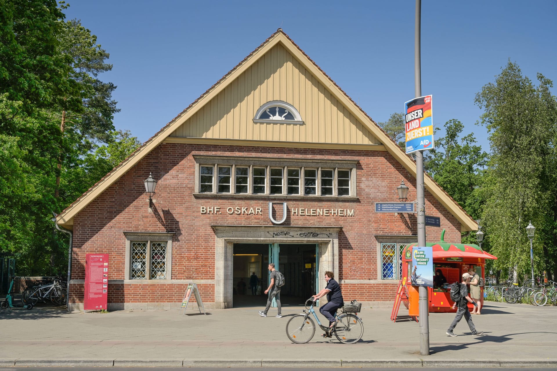 U-Bahnhof Oskar-Helene-Heim, Clayallee, Dahlem, Steglitz-Zehlendorf, Berlin, Deutschland