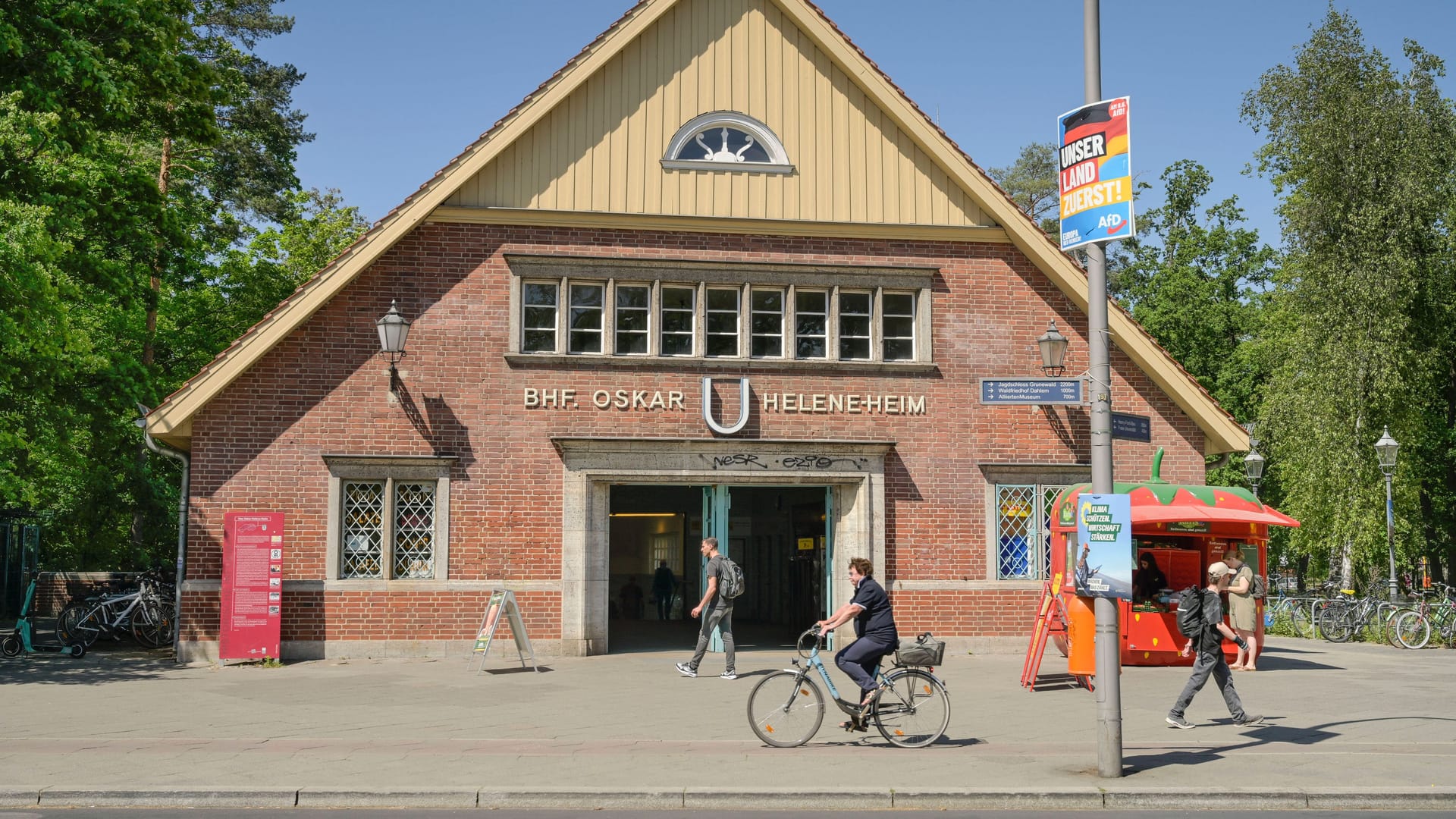 U-Bahnhof Oskar-Helene-Heim, Clayallee, Dahlem, Steglitz-Zehlendorf, Berlin, Deutschland U-Bahnhof Oskar-Helene-Heim, Clayallee, Dahlem, Steglitz-Zehlendorf, Berlin, Deutschland