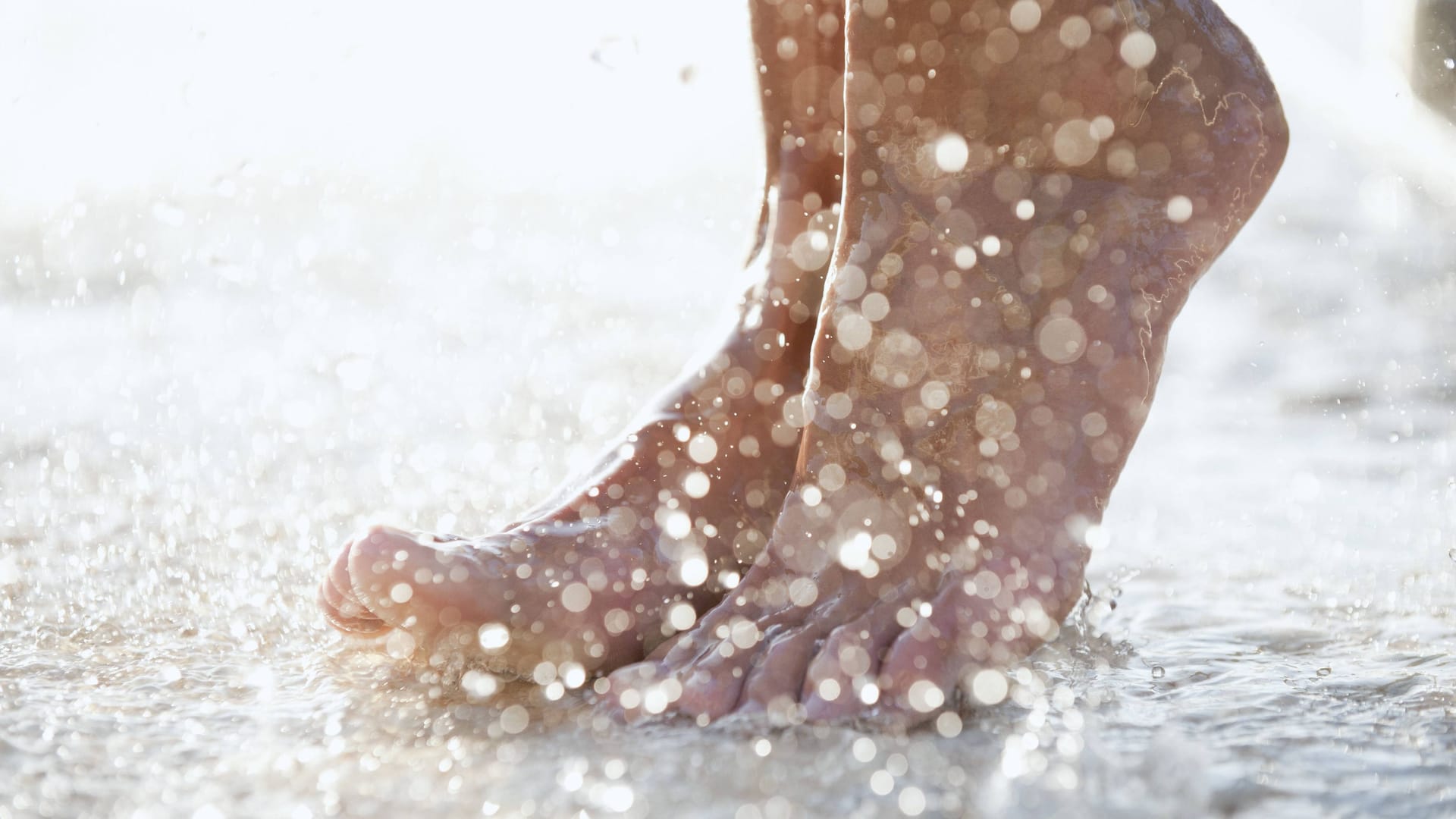 Eine kalte Dusche: Sie hilft bei Hitze nur für den Moment.