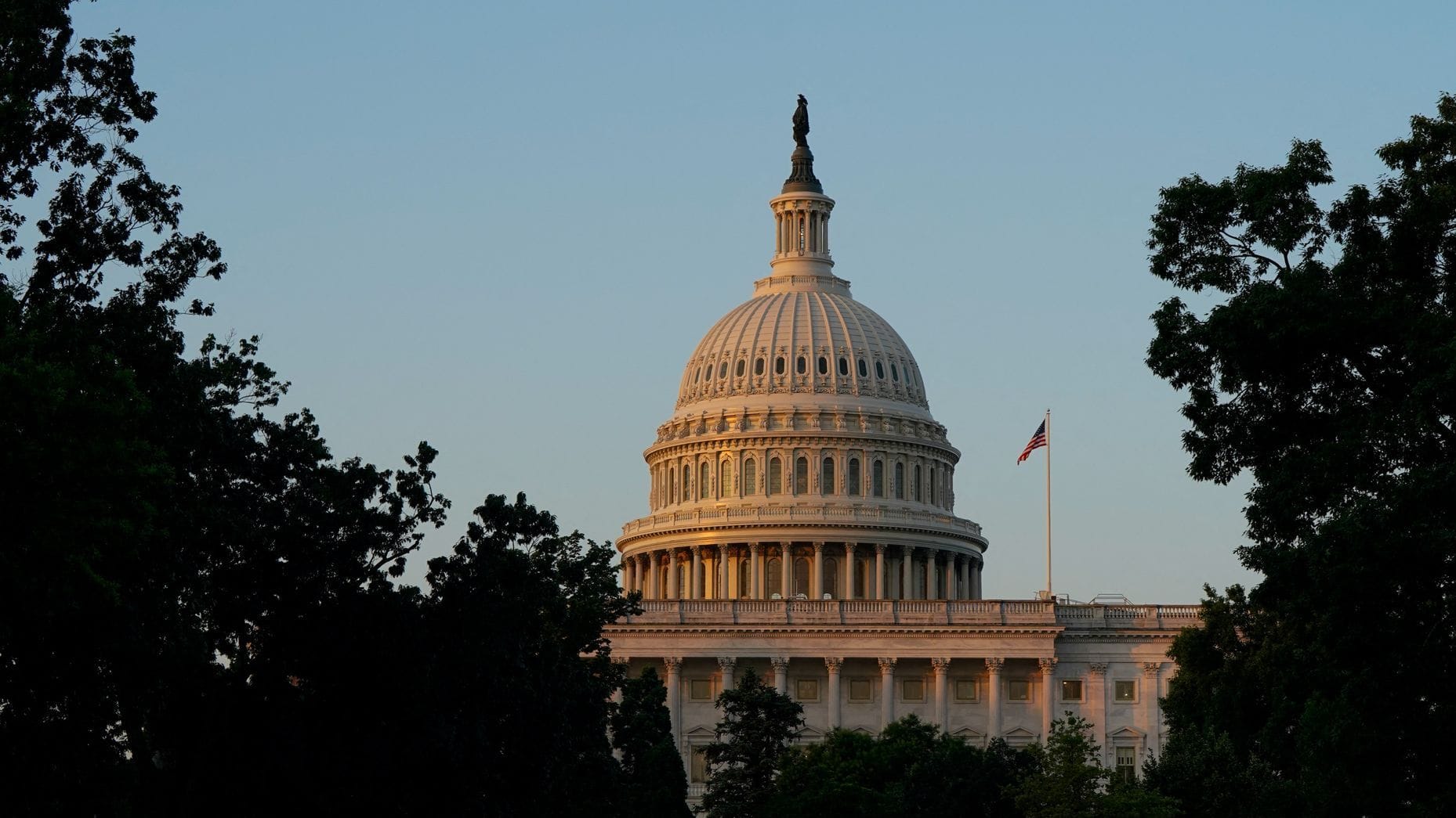 Das US-Kapitol in Washington D.C.: Abgeordnete des US-Senats wollen die Entscheidung über Donald Trumps Haushaltsgesetz verzögern.