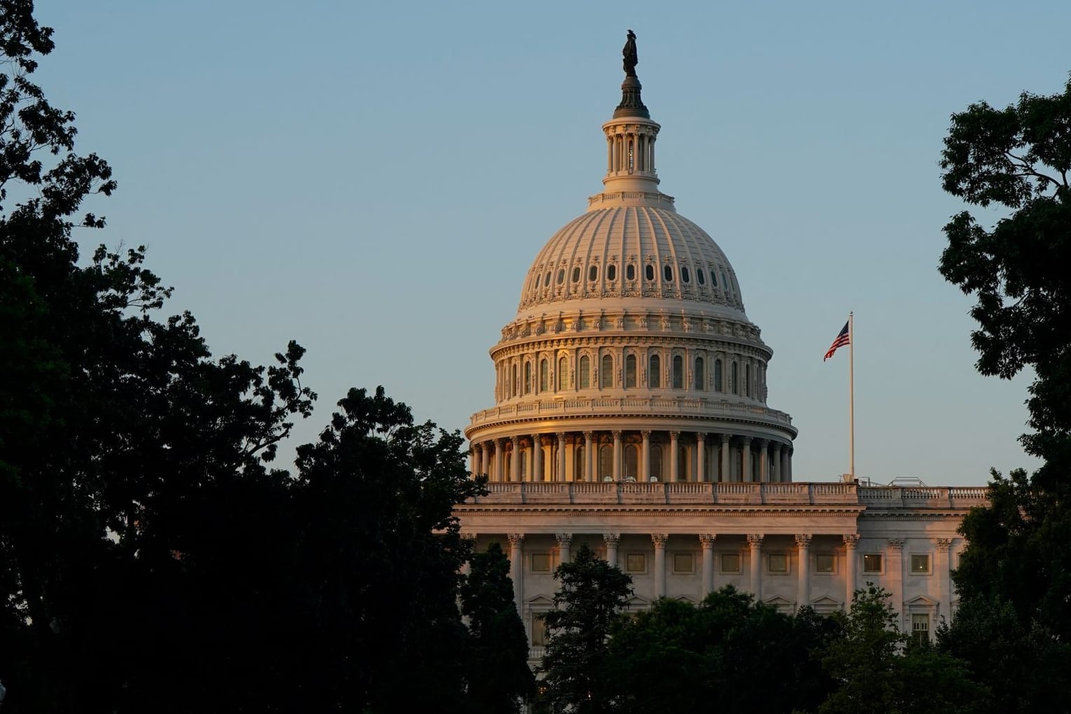 Das US-Kapitol in Washington D.C.: Abgeordnete des US-Senats wollen die Entscheidung über Donald Trumps Haushaltsgesetz verzögern.