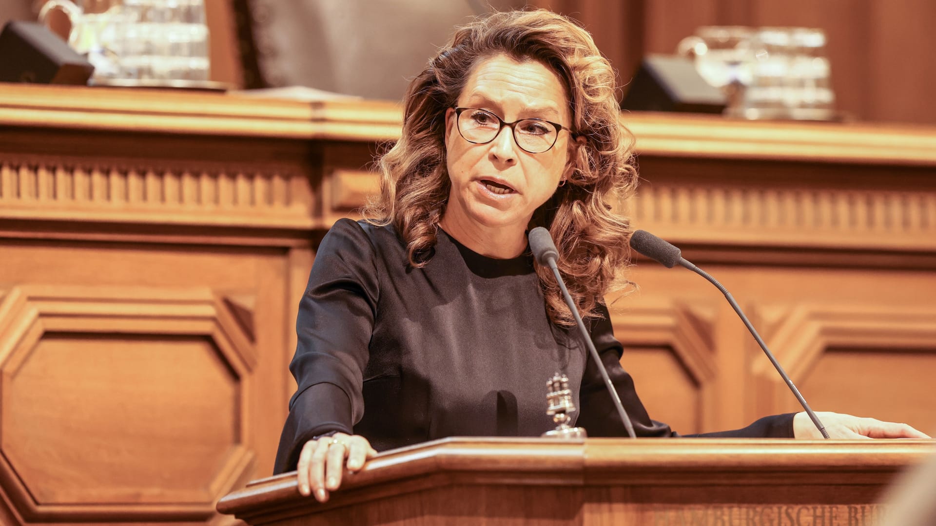 Bürgerschaftspräsidentin Carola Veit im Rathaus (Archivbild): Die SPD-Politikerin sollte am Freitag von Tel Aviv zurück nach Hamburg reisen.