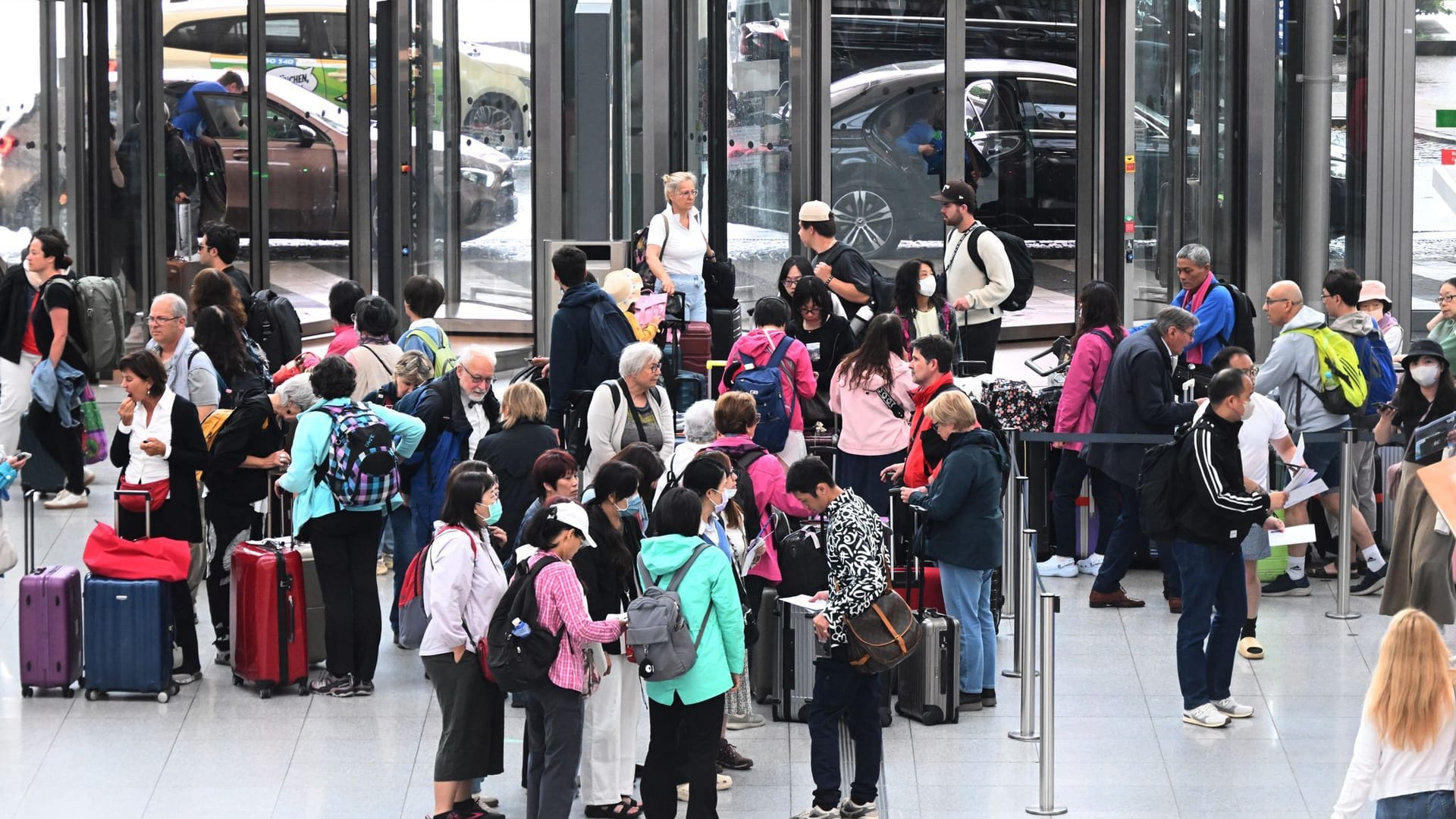Flughafen München - Reiseverkehr zu Pfingsten