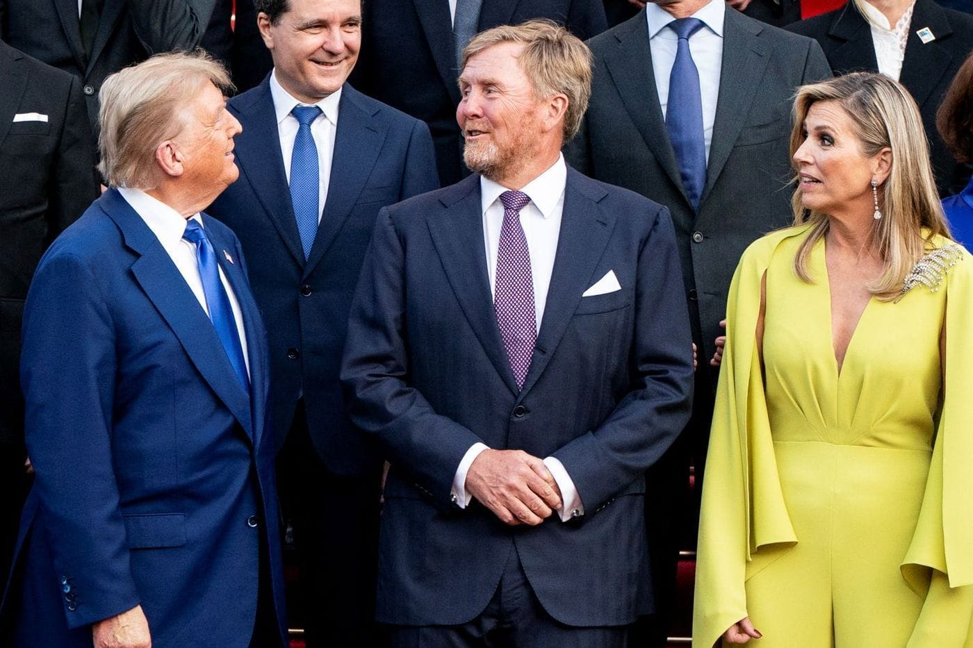 Gruppenfoto zu Beginn des Nato-Gipfels: Donald Trump mit dem niederländischen Königspaar Willem-Alexander und Maxima.