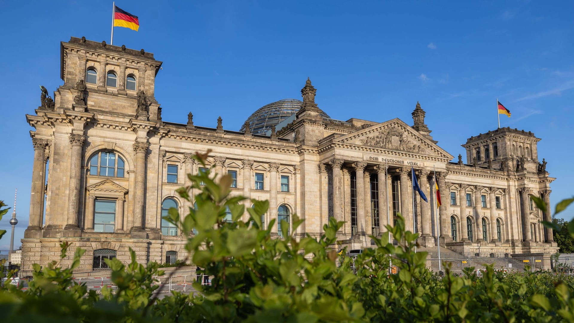 Das Reichstagsgebäude am 08.05.2025 in Berlin Außenansicht / außen * Das Reichstagsgebäude am 08.05.2025 in Berlin Außenansicht / außen *