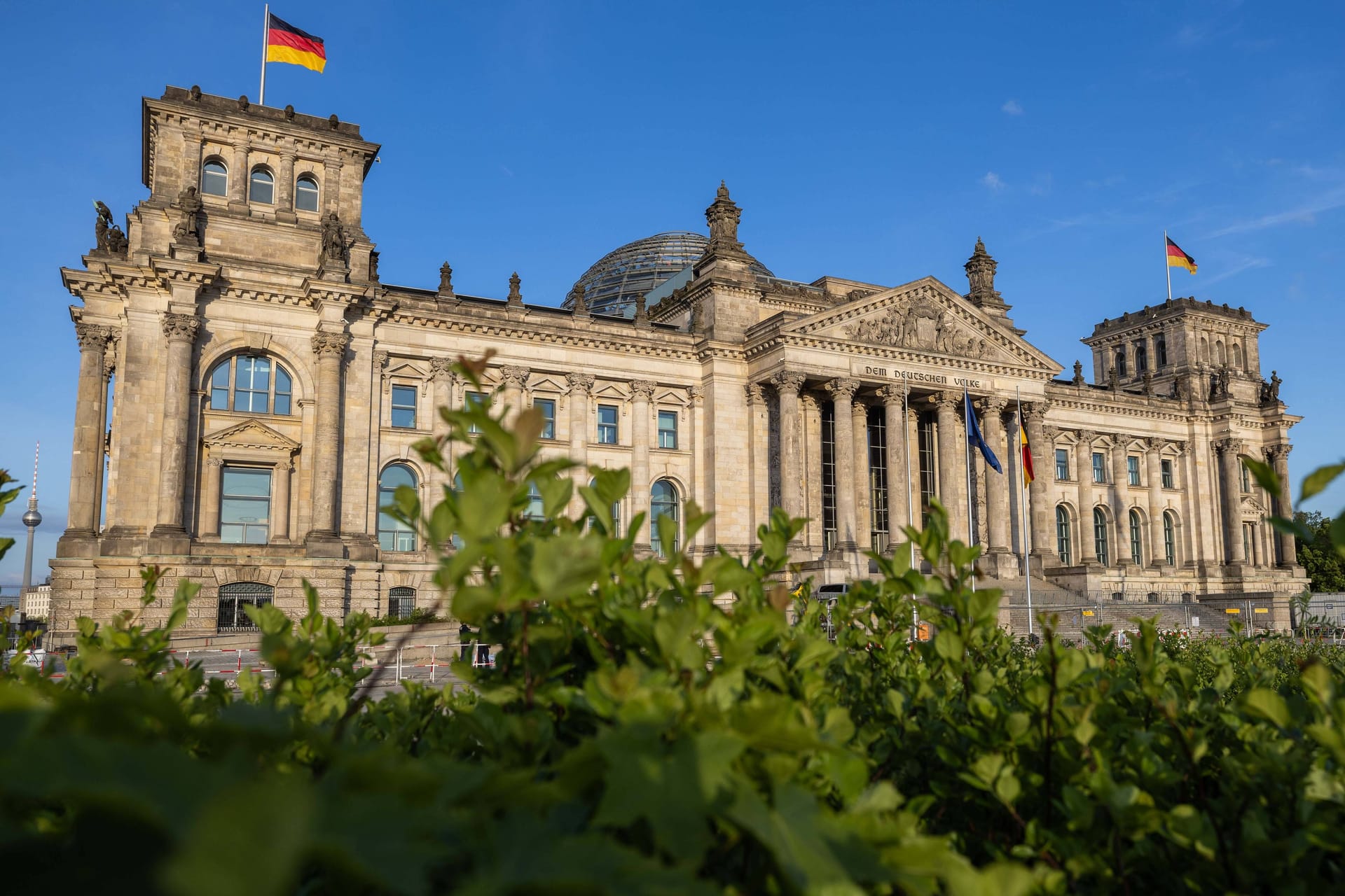 Das Reichstagsgebäude am 08.05.2025 in Berlin Außenansicht / außen *