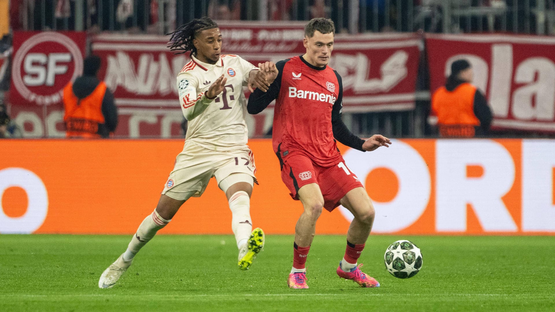 An der Spitze: Florian Wirtz (r.) vor Michael Olise (l.).