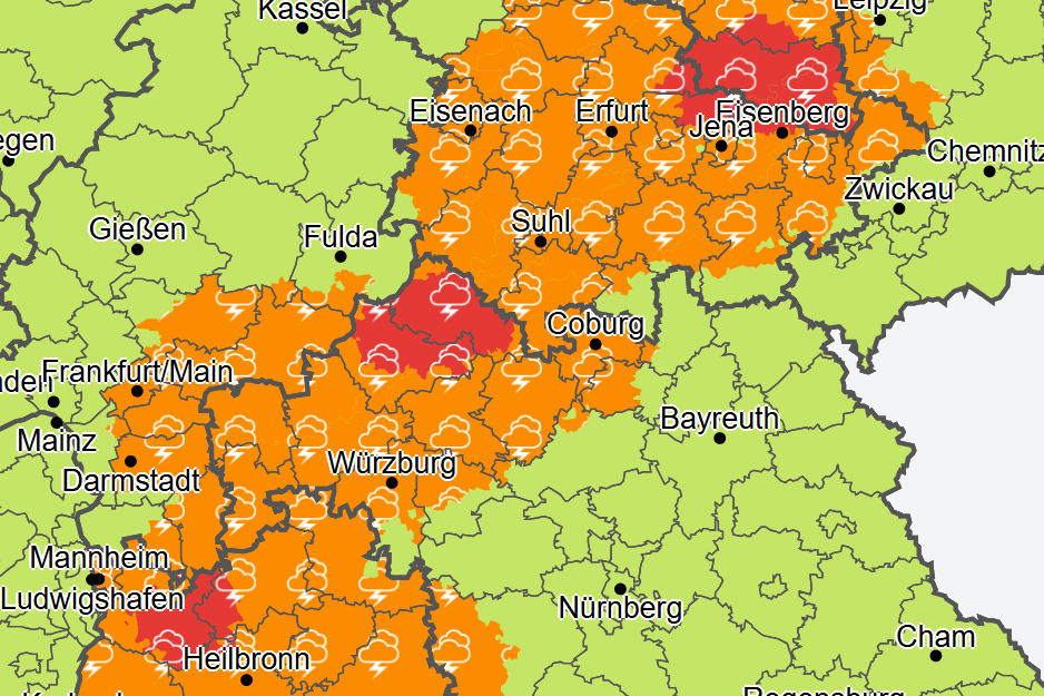 Die Warnkarte des Deutschen Wetterdienstes: In den rot eingefärbten Regionen gilt eine amtliche Unwetterwarnung.
