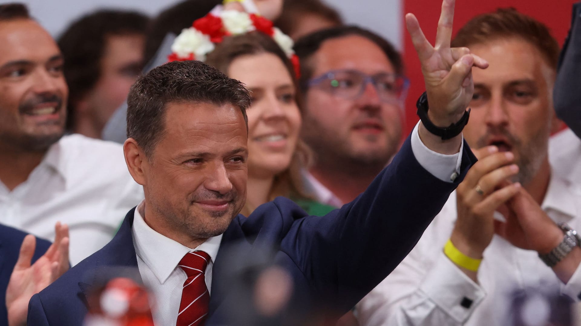 Polens liberaler Präsidentschaftskandidat und Warschaus Bürgermeister Rafał Trzaskowski: Erste Prognosen sehen ihn in der Stichwahl hauchdünn vorn liegen.