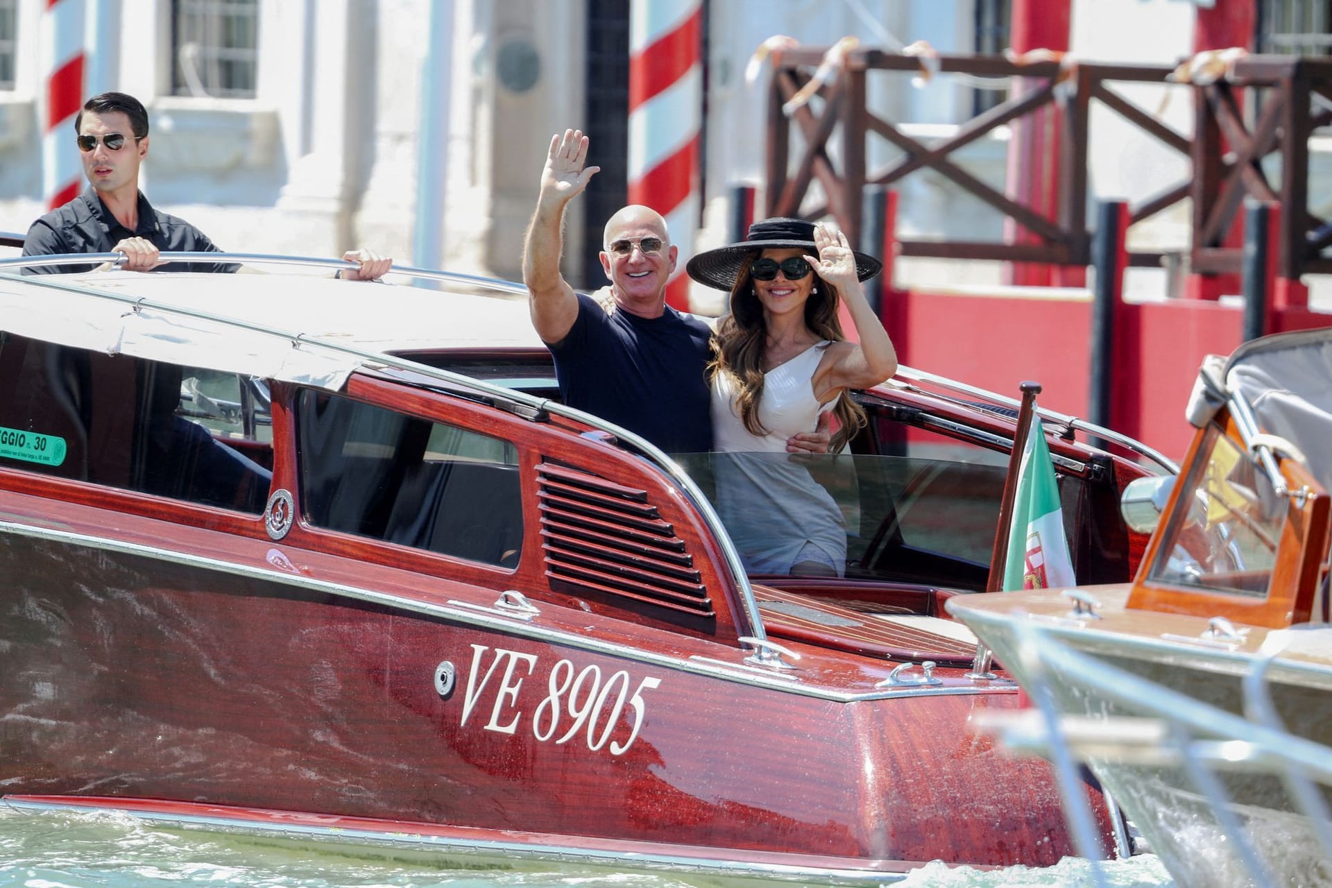 Jeff Bezos und Lauren Sánchez haben Venedig am Sonntag verlassen.