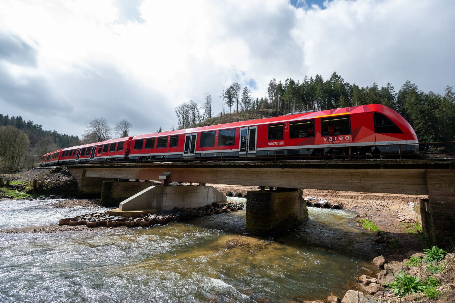 Zugverkehr auf Teilstück der Eifelstrecke