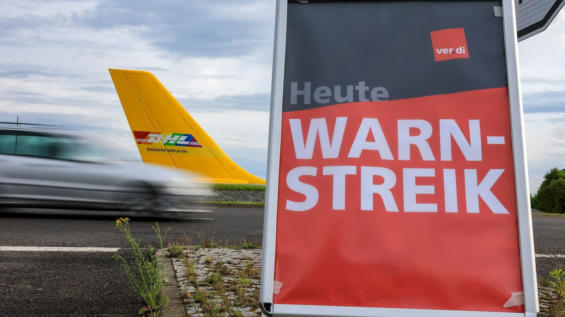 Warnstreik bei DHL am Flughafen Leipzig-Halle Warnstreik bei DHL am Flughafen Leipzig-Halle
