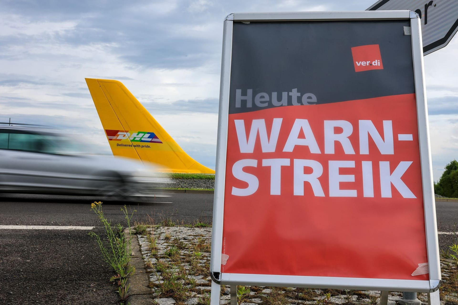Warnstreik bei DHL am Flughafen Leipzig-Halle