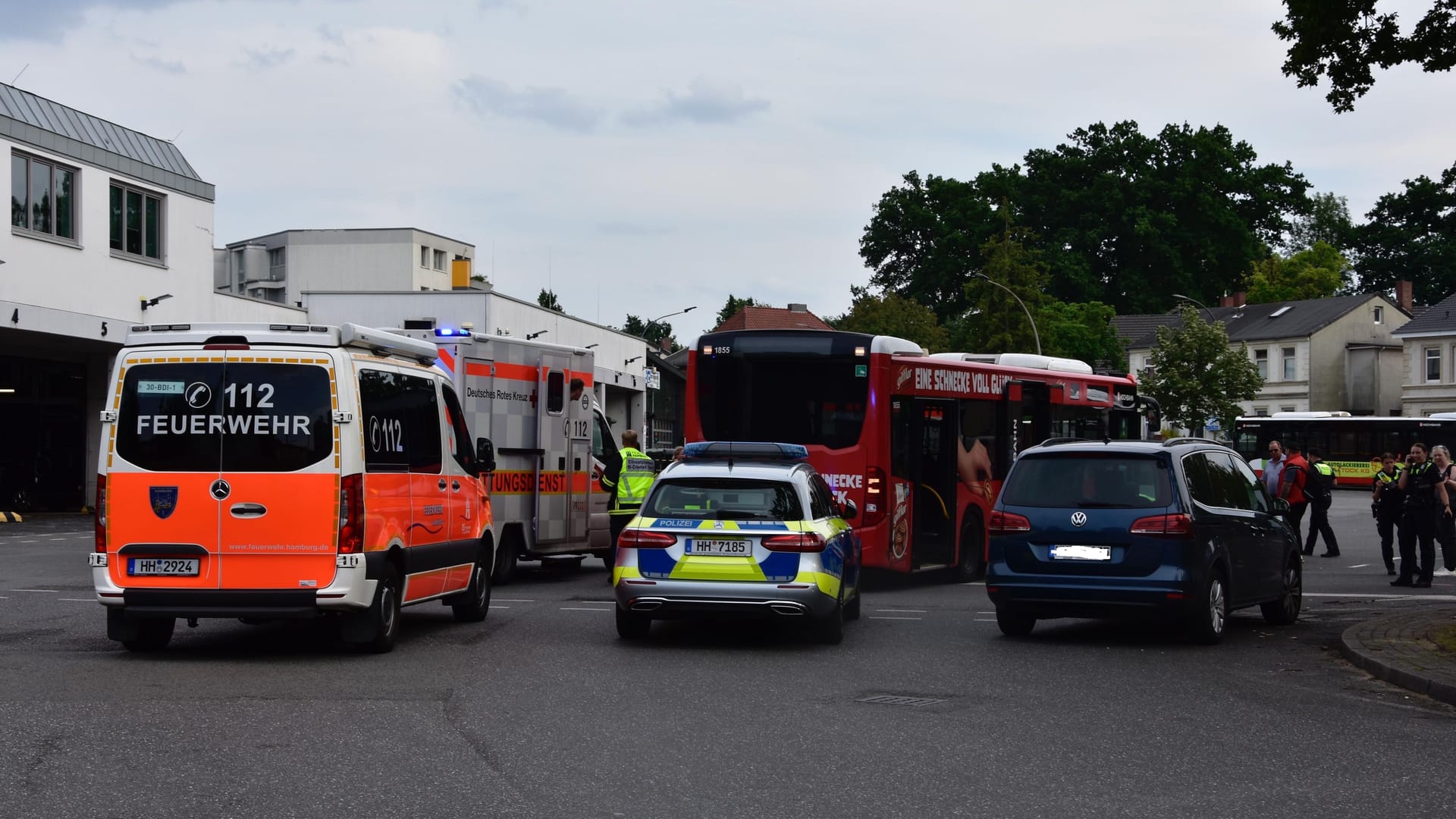 Eskalation in einem Hamburger Linienbus: Eine Person wurde durch ein Messer verletzt.