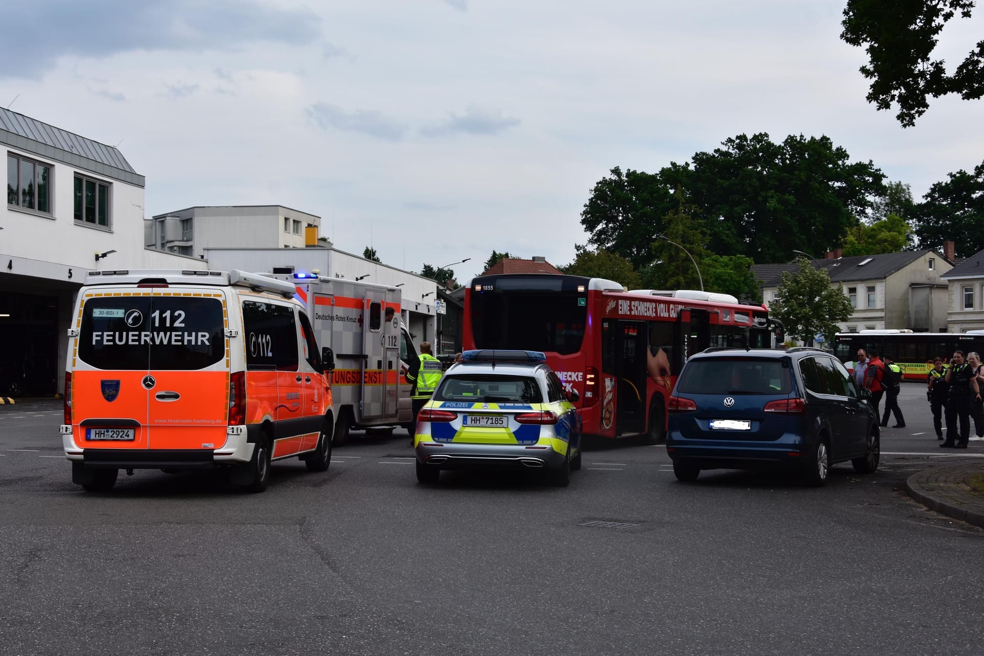 Eskalation in einem Hamburger Linienbus: Eine Person wurde durch ein Messer verletzt.