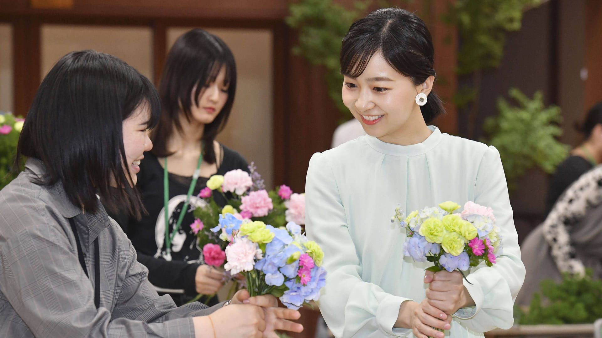 Prinzessin Kako (r.) ist die Schwester von Mako Komuro.