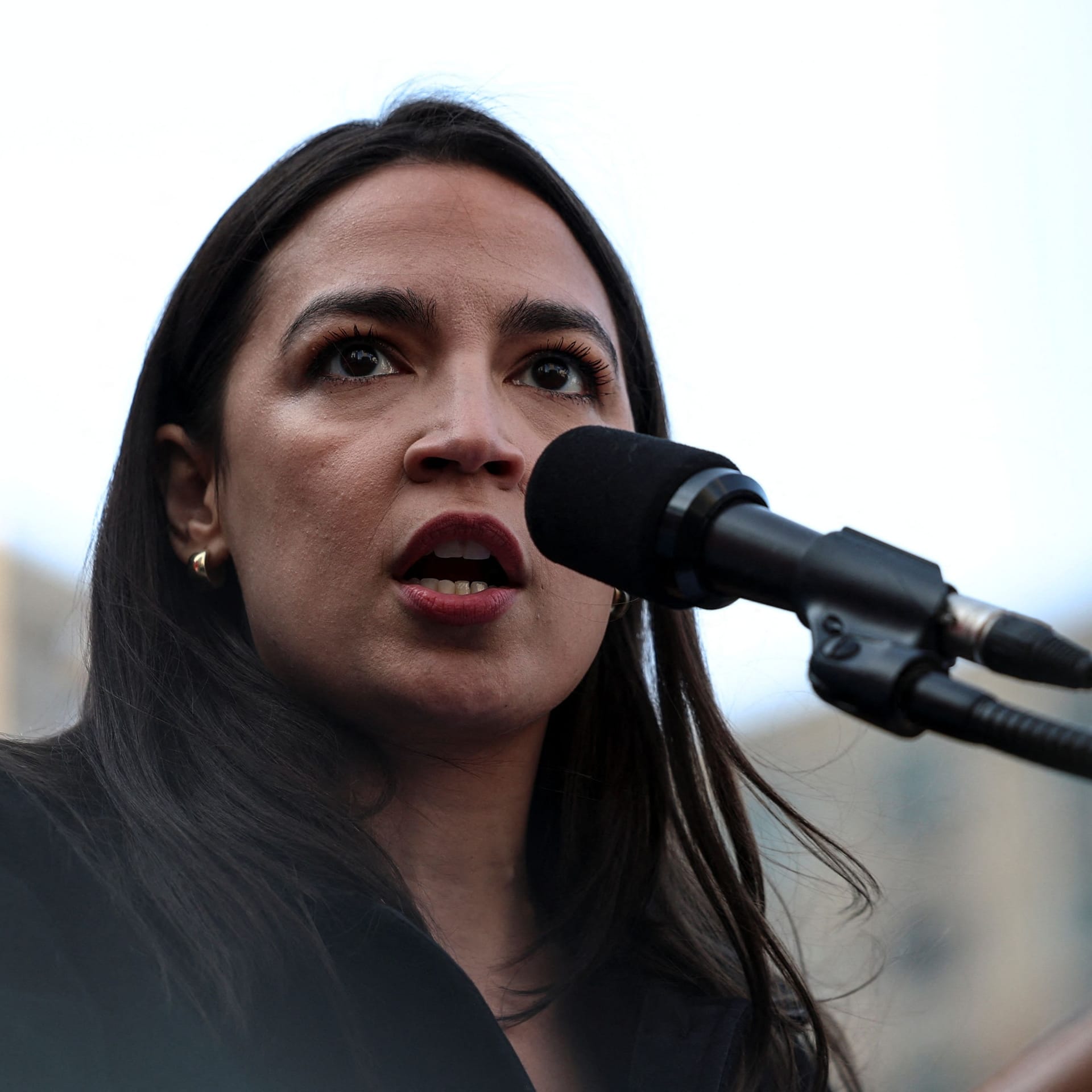 Die demokratische Kongressabgeordnete Alexandria Ocasio-Cortez fordert ein Amtsenthebungsverfahren gegen Donald Trump (Archivbild).