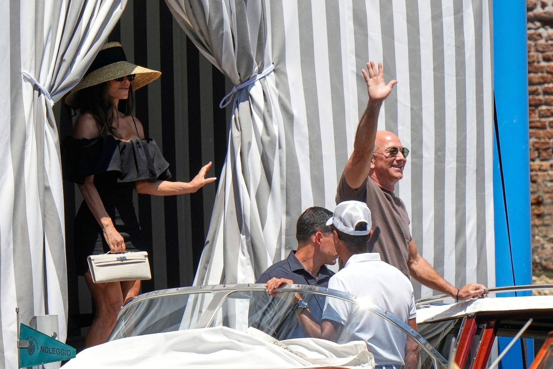 Lauren Sánchez Bezos und Jeff Bezos zeigen sich in der Öffentlichkeit.