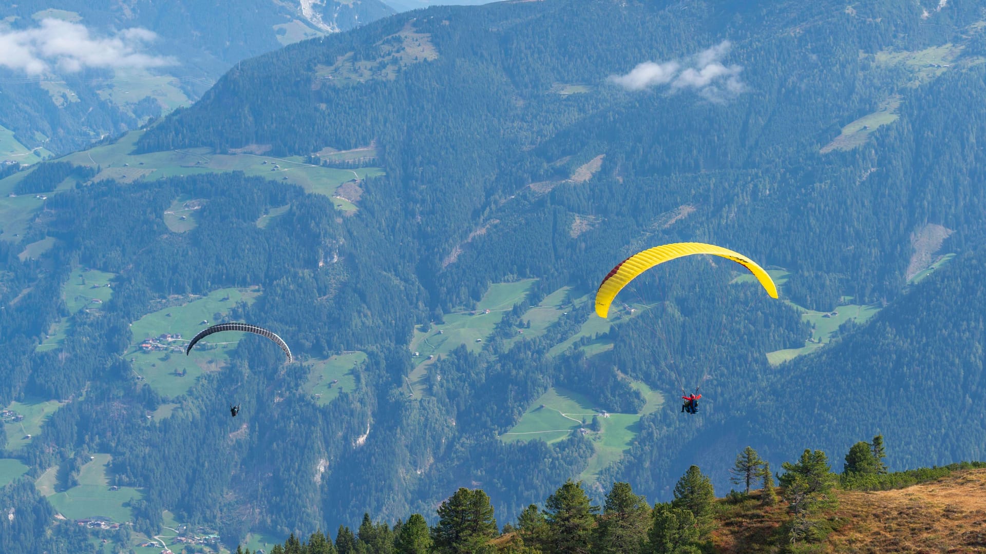 Gleitschirmflieder in Tirol (Archivbild): Einem Deutschen wurden zwei Windböen zum Verhängnis.
