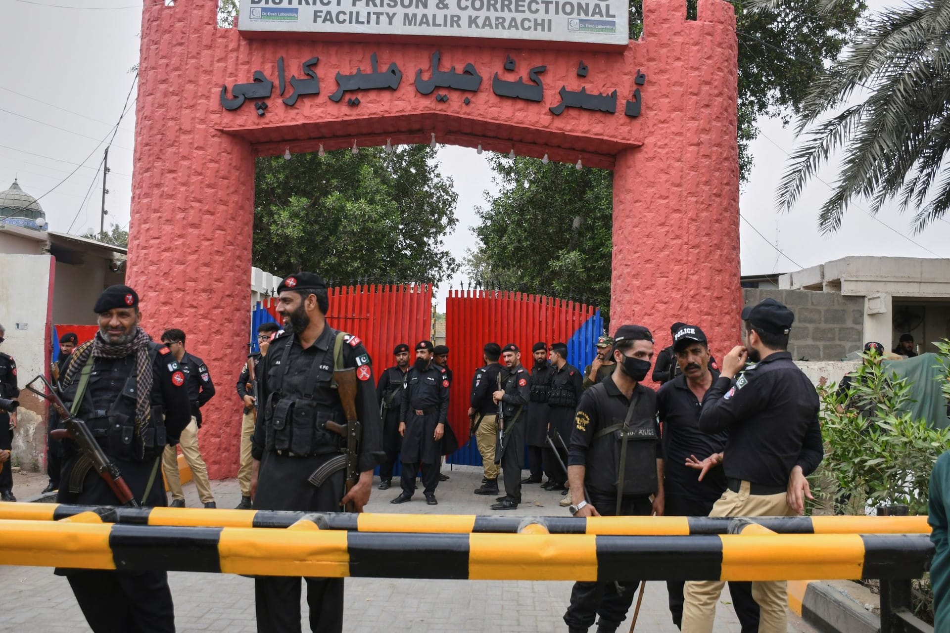 Massenausbruch aus Gefängnis nach Erdbeben in Pakistan