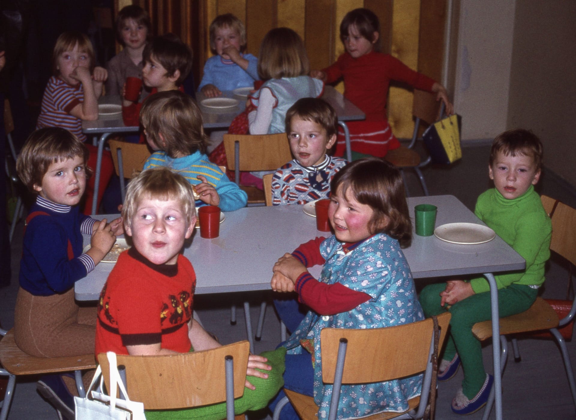 Kita in Leipzig 1976: In der DDR hatte jede Familie Anspruch auf kostenlose Kita- und Krippenplätze für jedes Kind.