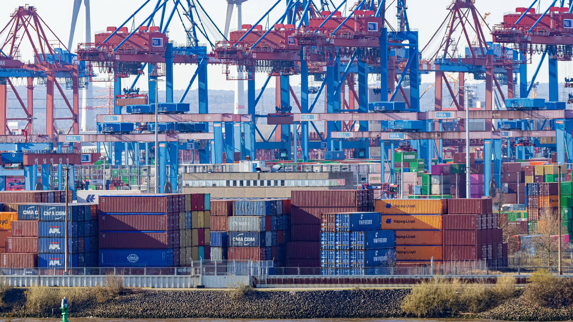 Ein Containerterminal im Hamburger Hafen (Archivbild): Die HHLA baut ihr Engagement im ukrainischen Odessa aus – ein "Wachstumsmarkt mit großem Potenzial". Ein Containerterminal im Hamburger Hafen (Archivbild): Die HHLA baut ihr Engagement im ukrainischen Odessa aus – ein "Wachstumsmarkt mit großem Potenzial".