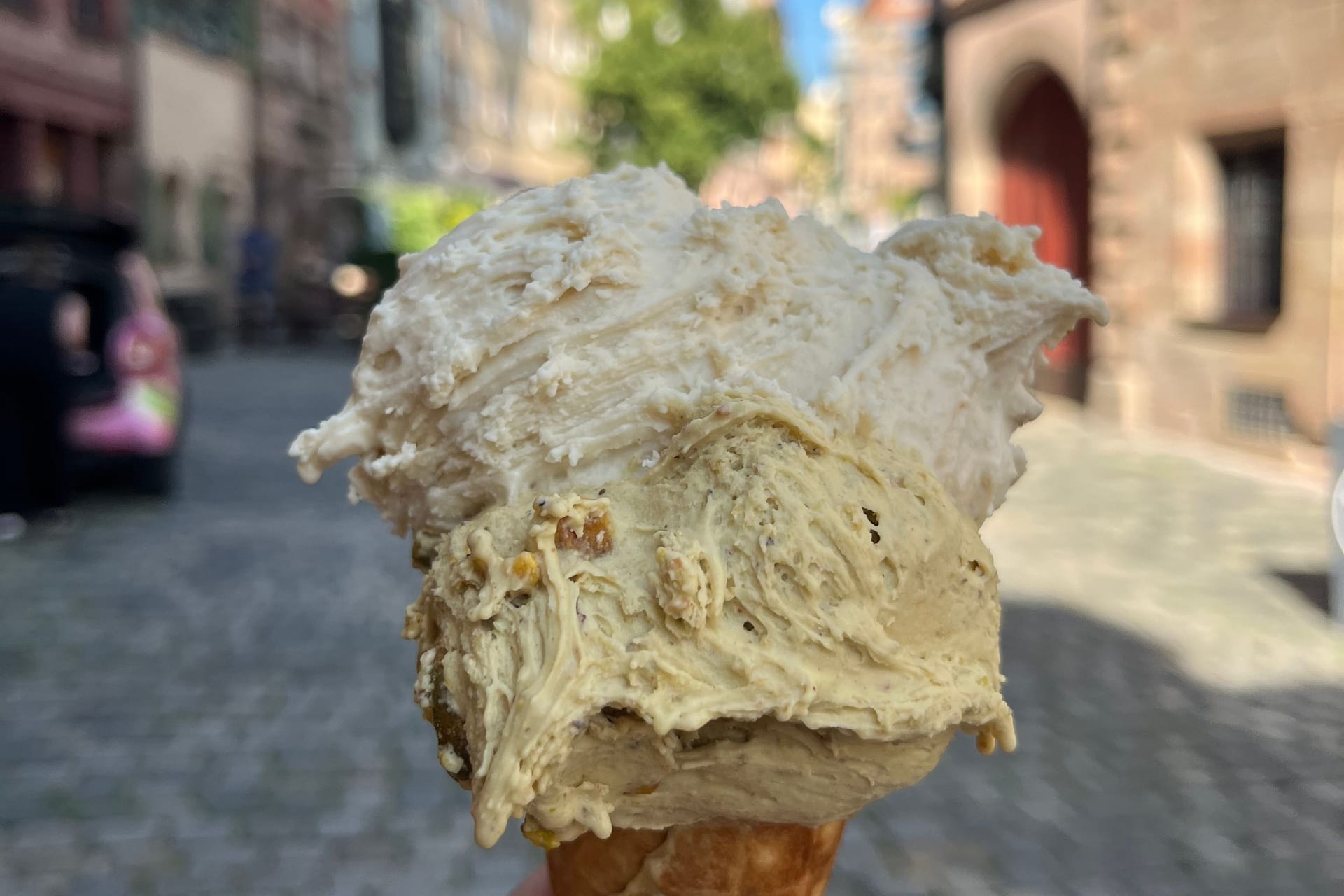 Eis in der Weißgebergasse: In fast allen Stadtteilen gibt es leckeres Eis. Eis in der Weißgebergasse: In fast allen Stadtteilen gibt es leckeres Eis.