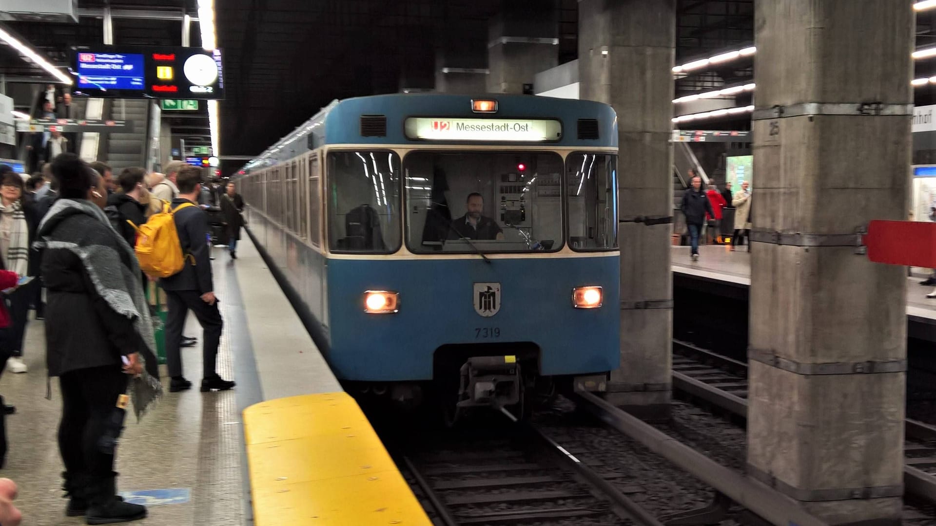 Eine U-Bahn der Linie 2 (Archivbild): Eine U-Bahn der Linie 2 (Archivbild):