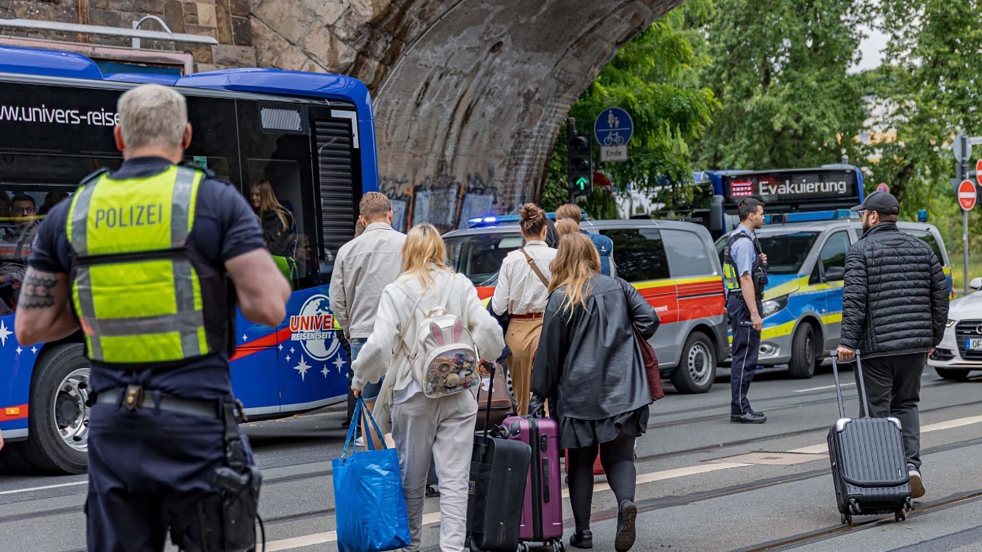 ICE-Defekt - Fahrgäste müssen stundenlang im Zug ausharren